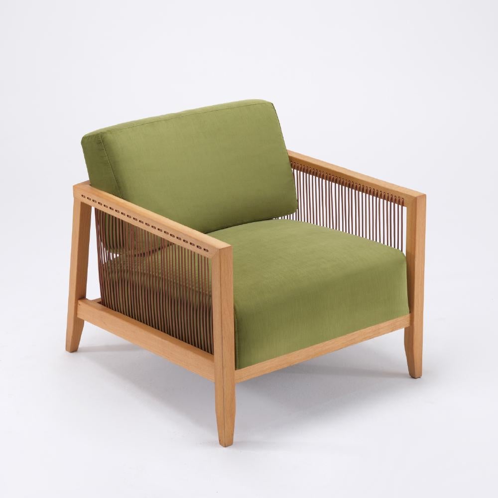 Scandinave moderne Fauteuil Finn vert, bois d'Oak Oak massif, cordon de cuir, tissu de velours, cousu main en vente