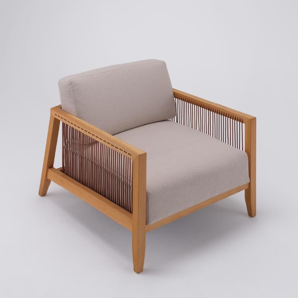 The Finn Armchair is crafted entirely by hand. Its unique appearance comes from genuine leather cords that wrap around a sturdy solid oak frame. With its soft velvet fabric and ergonomic seating, it will accompany you in your most enjoyable moments.