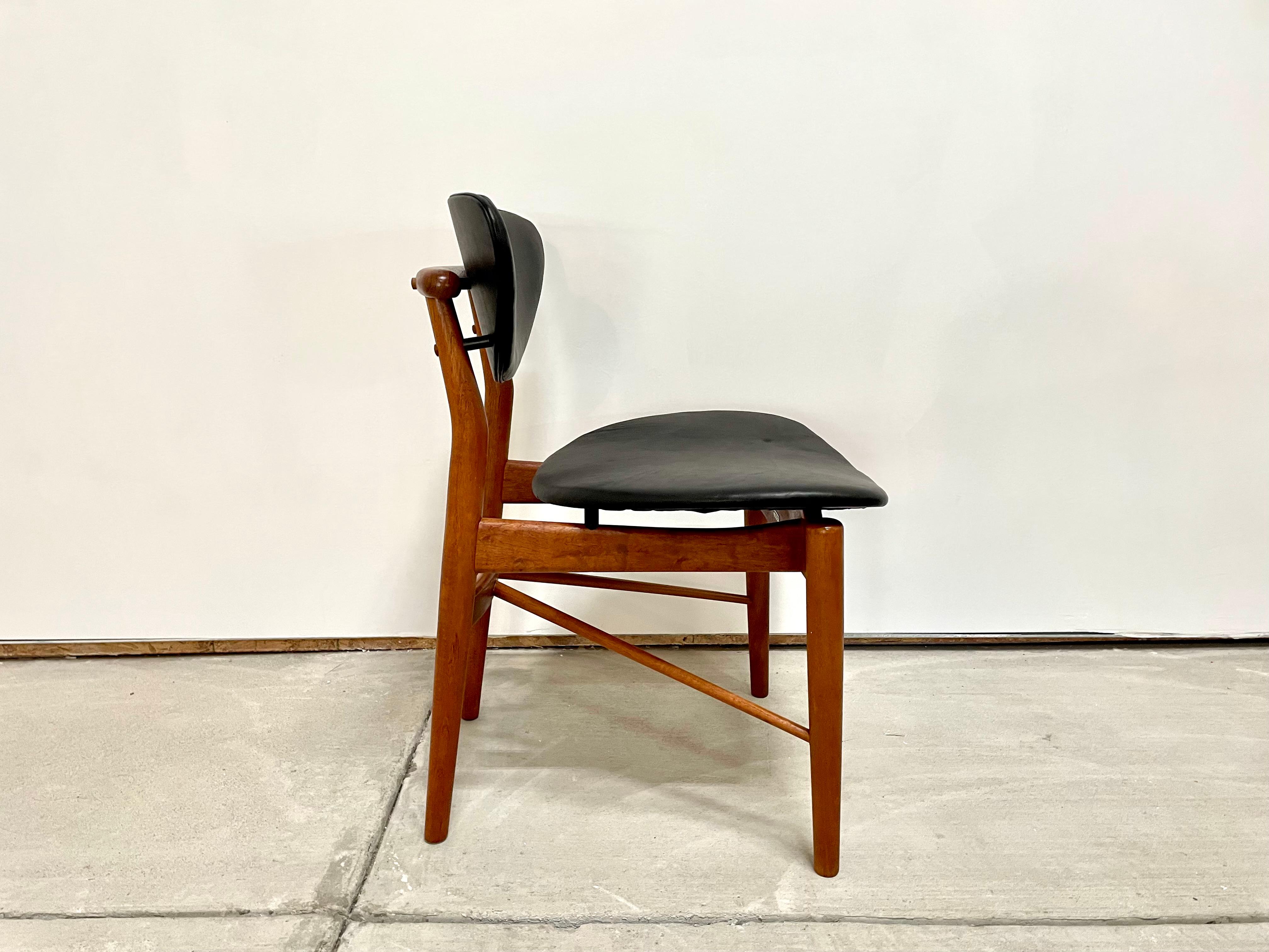 Finn Juhl 12 Chair Set FJ55 by Niels Vodder For Sale 1