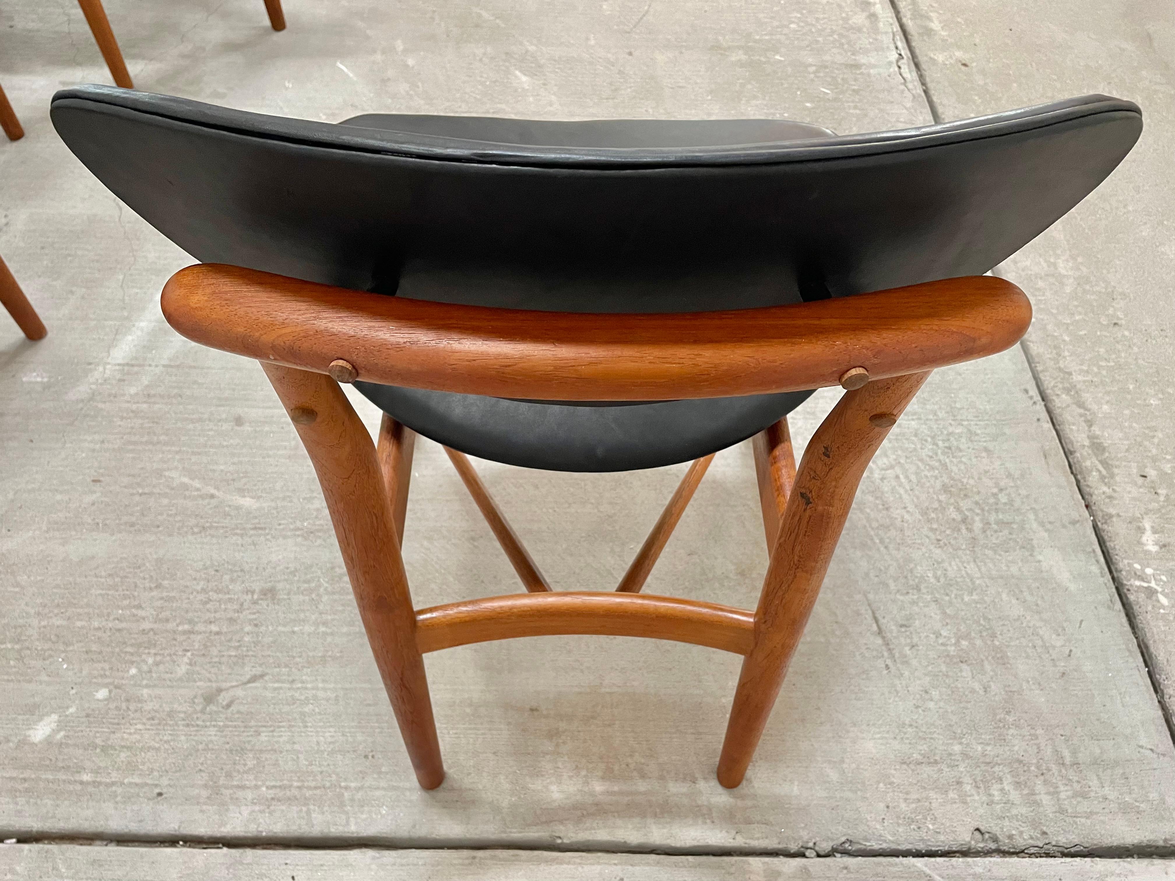 Finn Juhl 12 Chair Set FJ55 by Niels Vodder For Sale 2