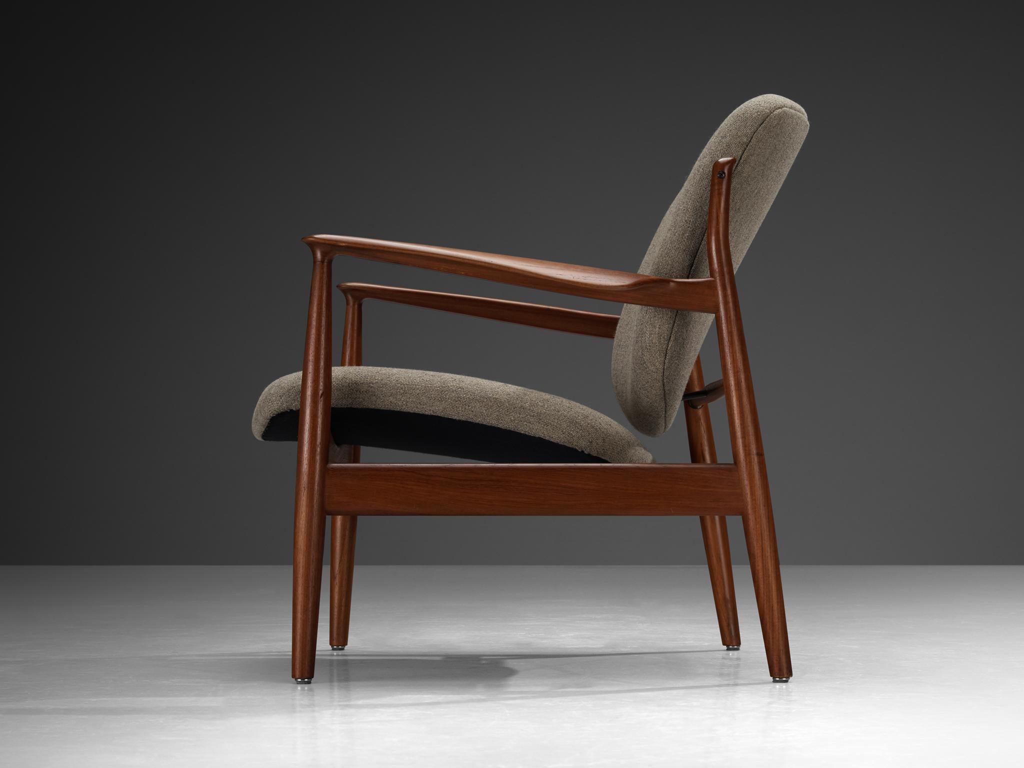 Mid-Century moderno Sedia da salotto Finn Juhls '136' in teak e tappezzeria grigia in vendita
