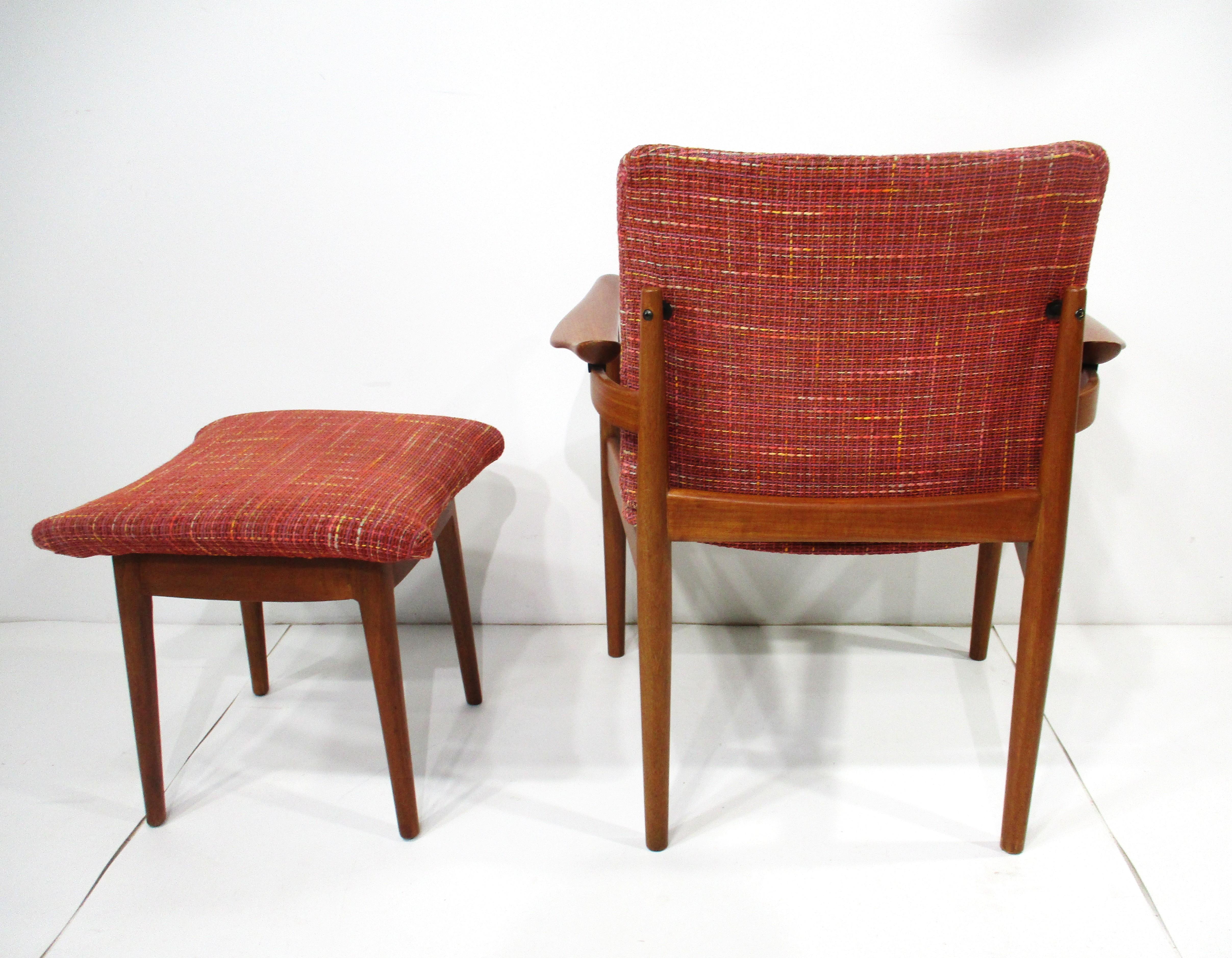 Danese Sedia a braccio in teak con ottomana Finn Juhls 192 di France & Sons Danimarca in vendita