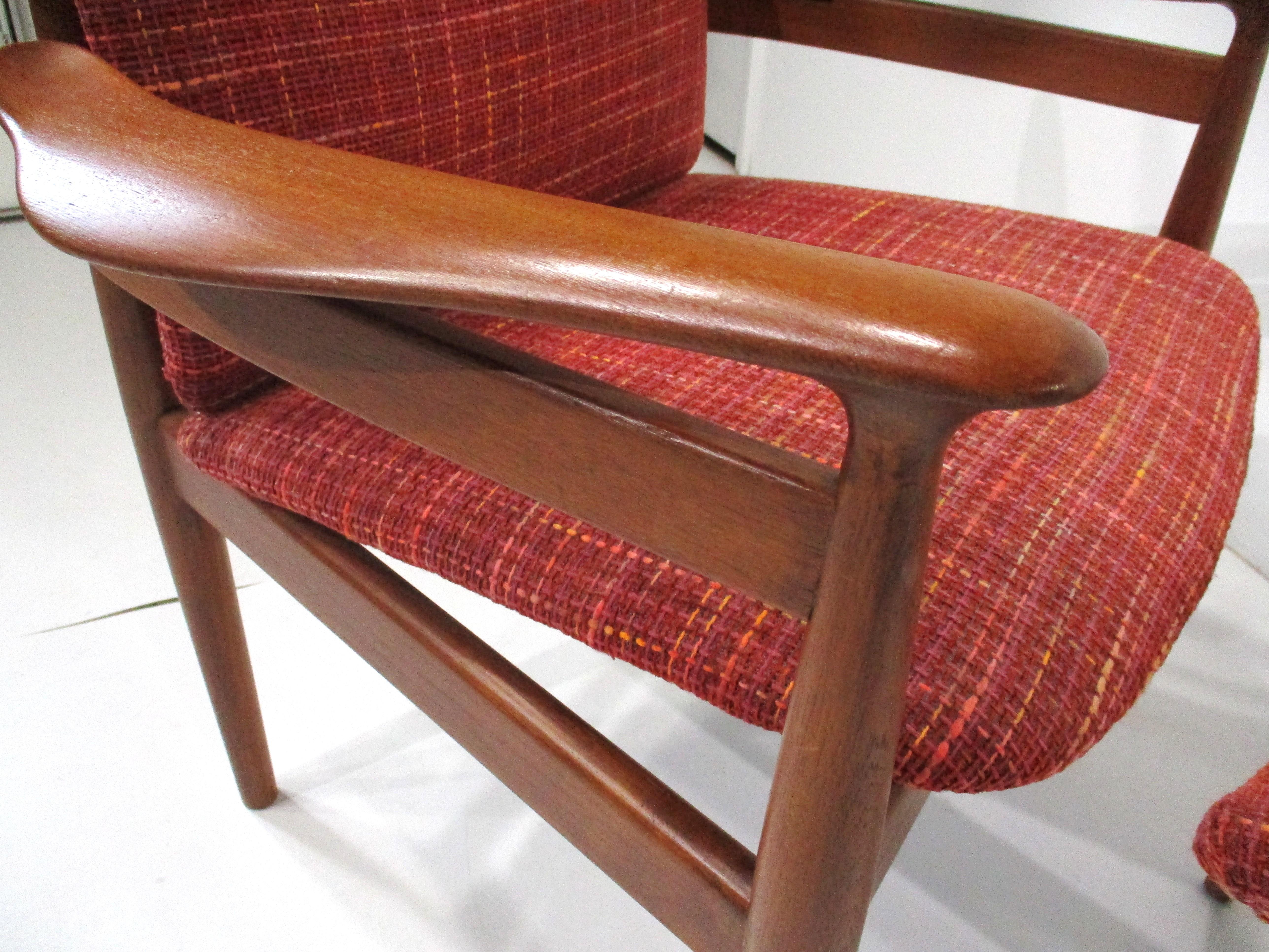XX secolo Sedia a braccio in teak con ottomana Finn Juhls 192 di France & Sons Danimarca in vendita