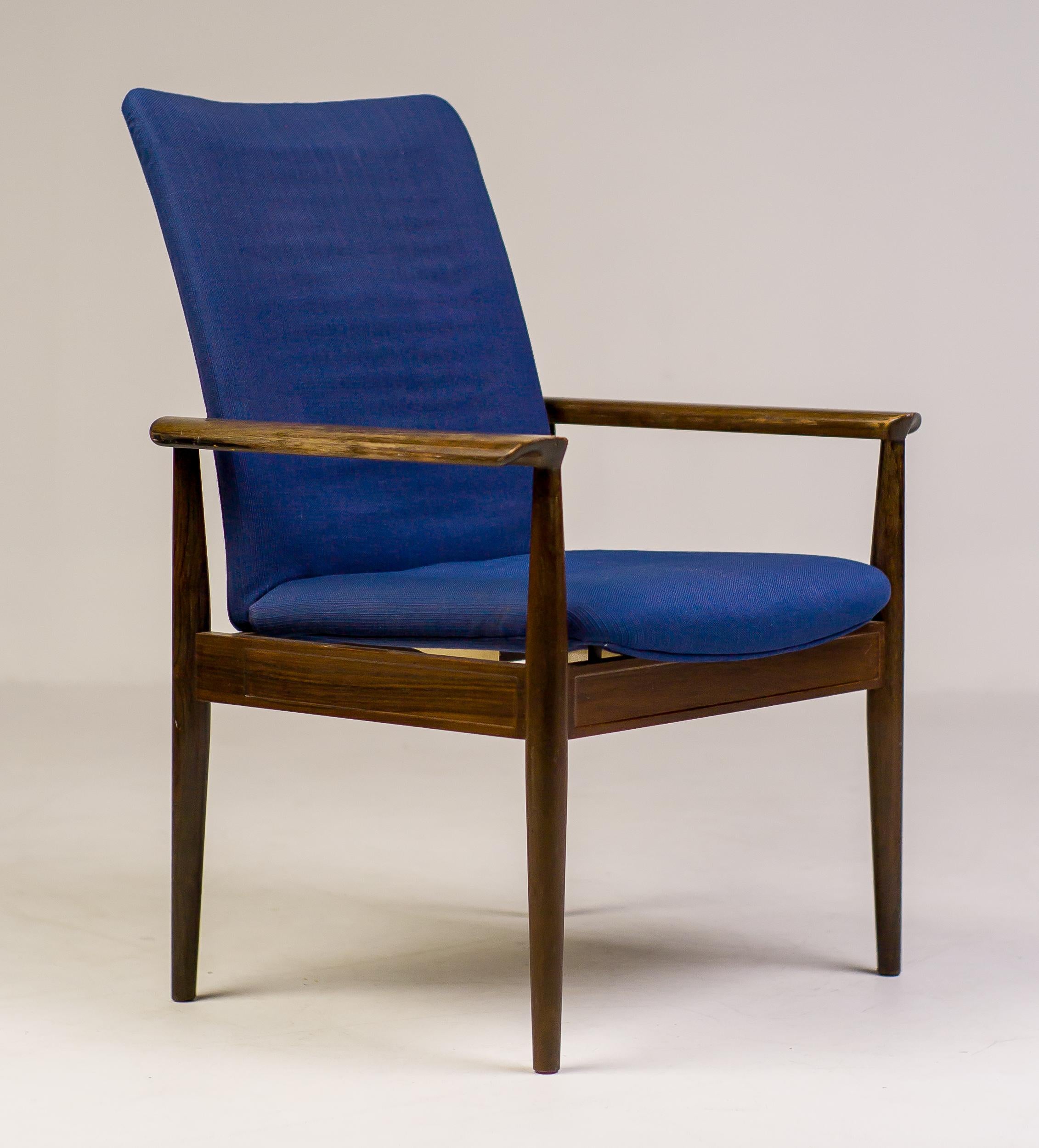 Distinguished Diplomat Chair in rosewood designed by Finn Juhl and manufactured by Cado.
All original vintage condition, marked with silver Finn Juhl label.

Fabric and foam are worn, the steel springs still in excellent condition. The rosewood has