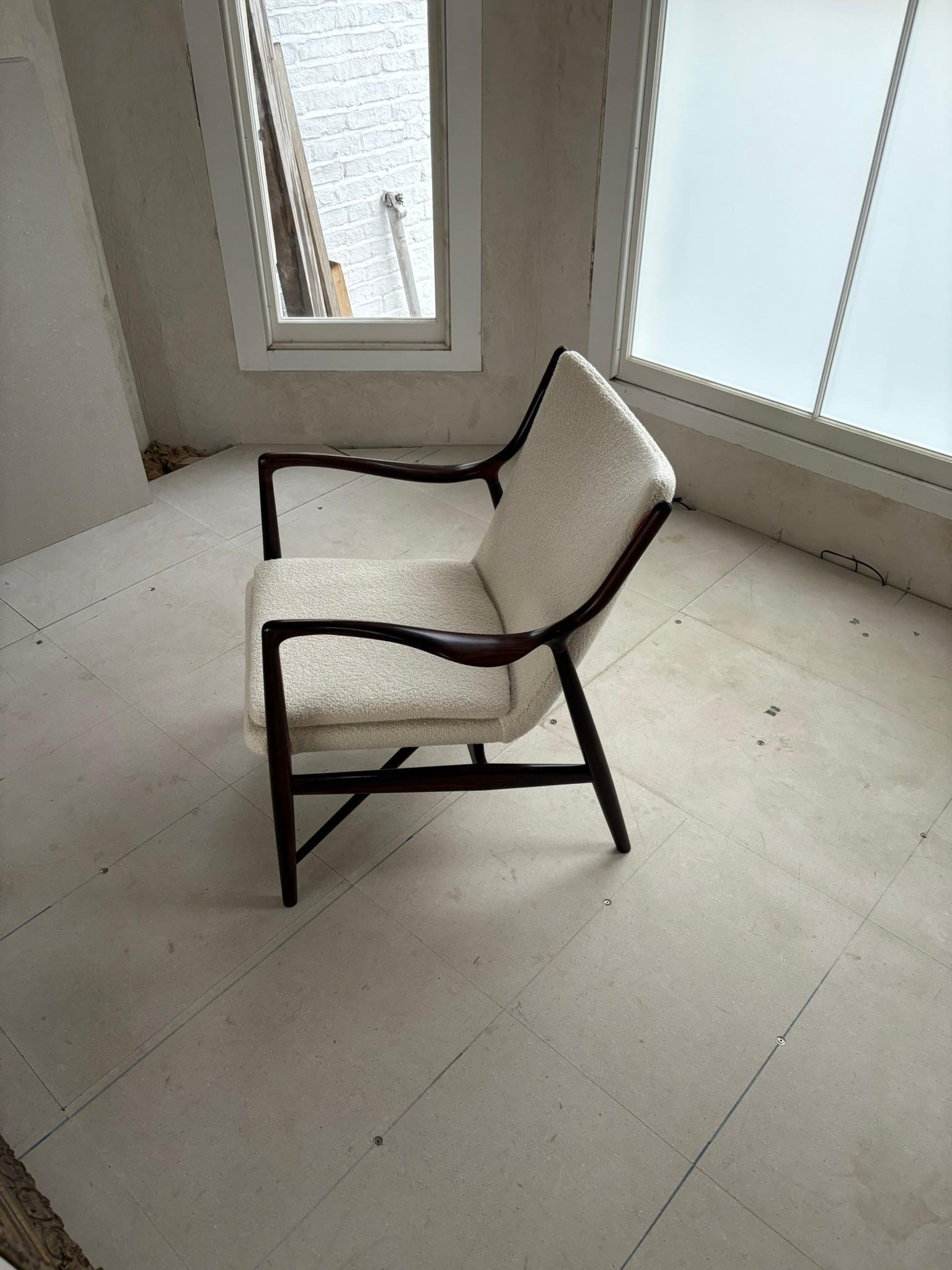 Finn Juhl 45 Stuhl aus Palisanderholz von Niels Vodder um 1950 (Skandinavische Moderne) im Angebot