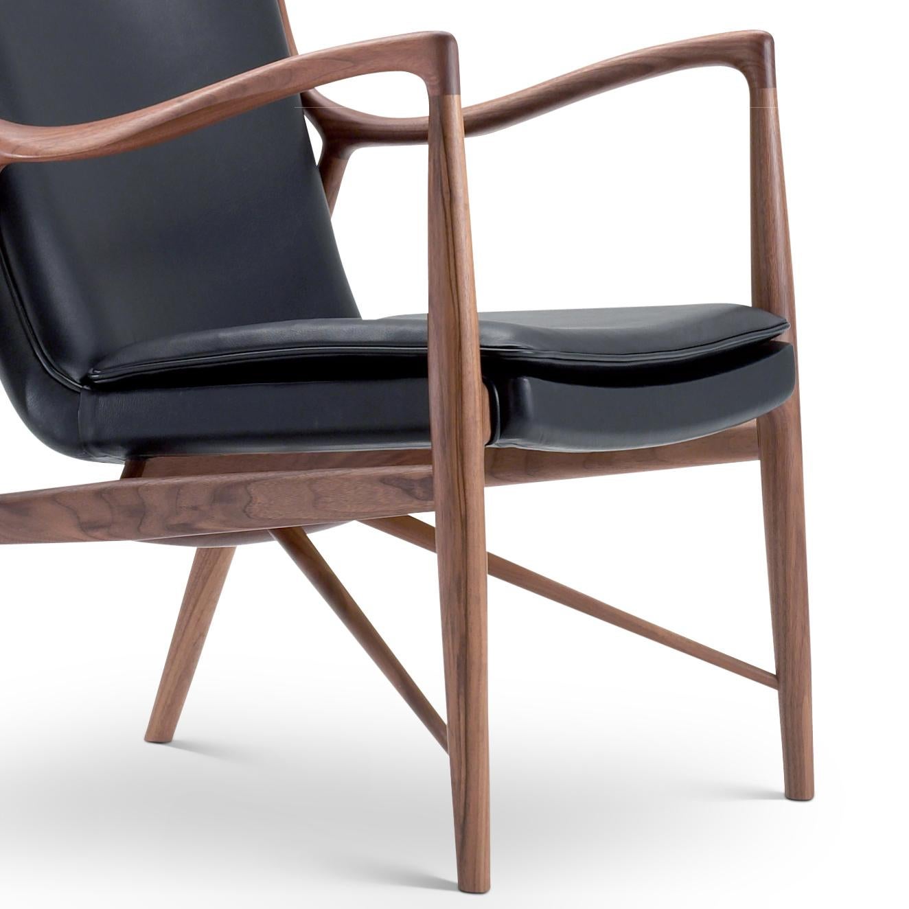 Finn Juhl 45 Chair, Wood and Black Leather In New Condition In Barcelona, Barcelona
