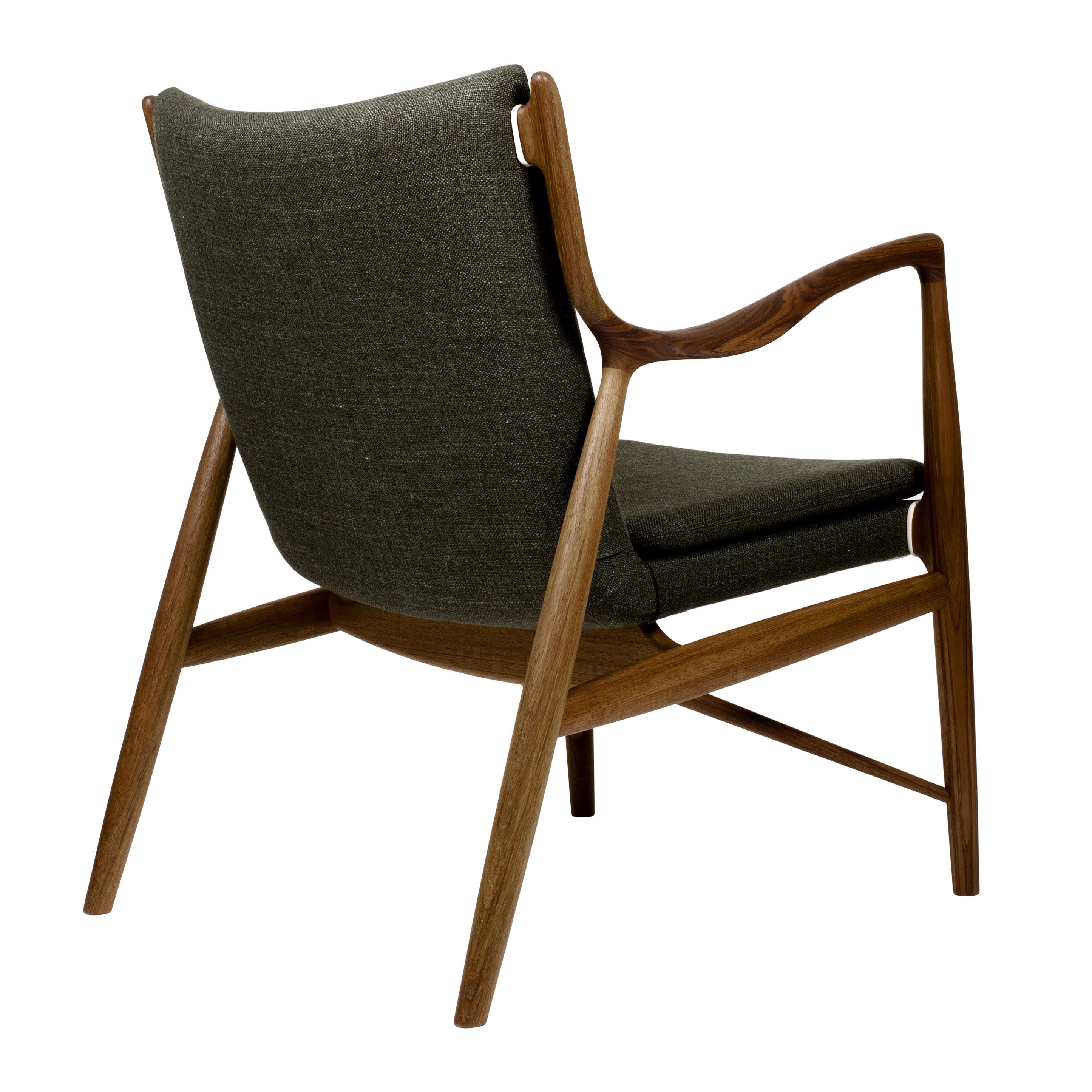 Chair designed by Finn Juhl in 1945, relaunched in 2003.
Manufactured by House of Finn Juhl in Denmark.

In the Autumn of 1945, Finn Juhl presented the 45 Chair at the annual Cabinetmakers’ Guild Exhibition. Today, the chair is widely regarded as