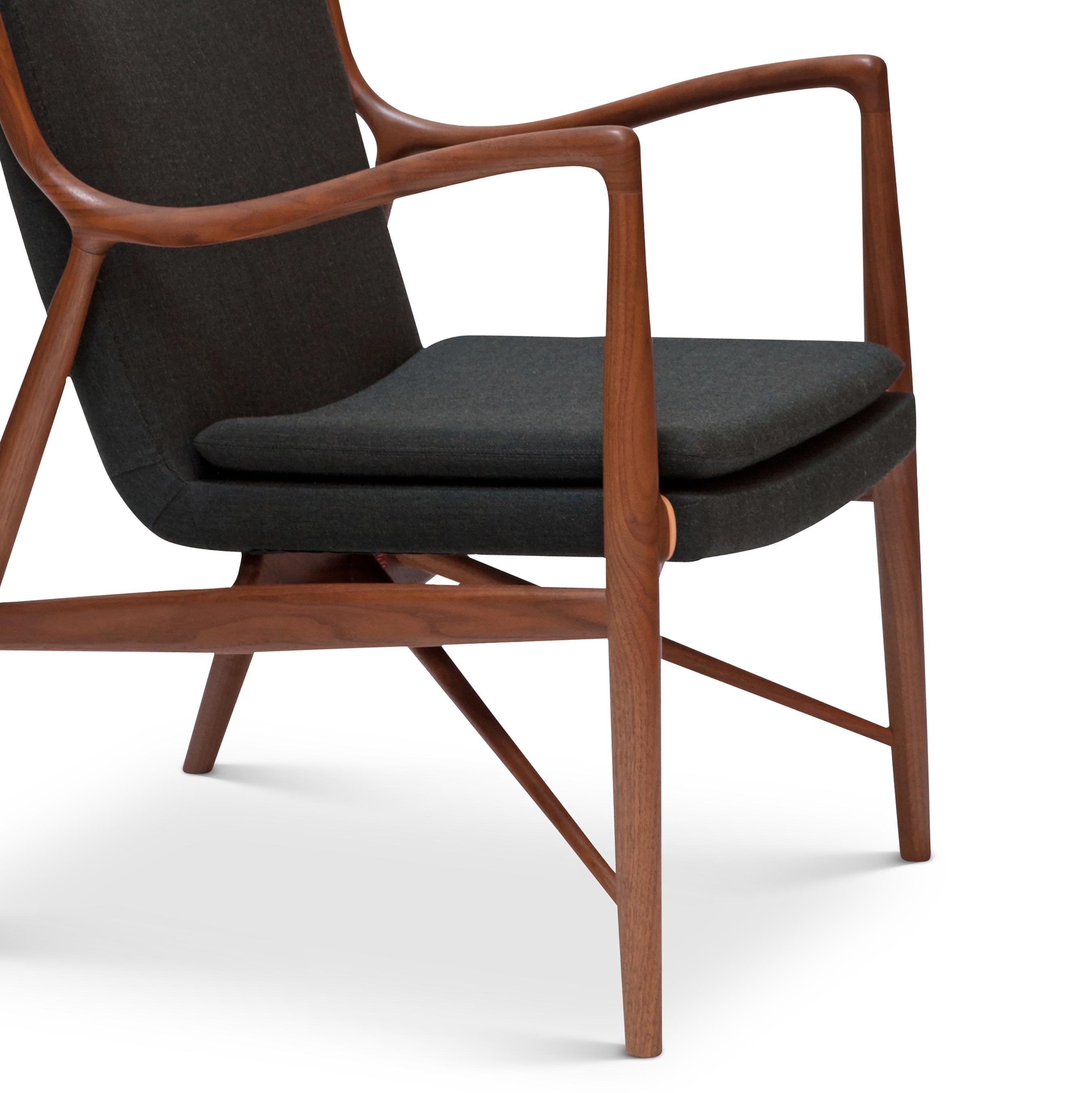 Finn Juhl 45-Stuhl, Holz und Stoff (Moderne) im Angebot