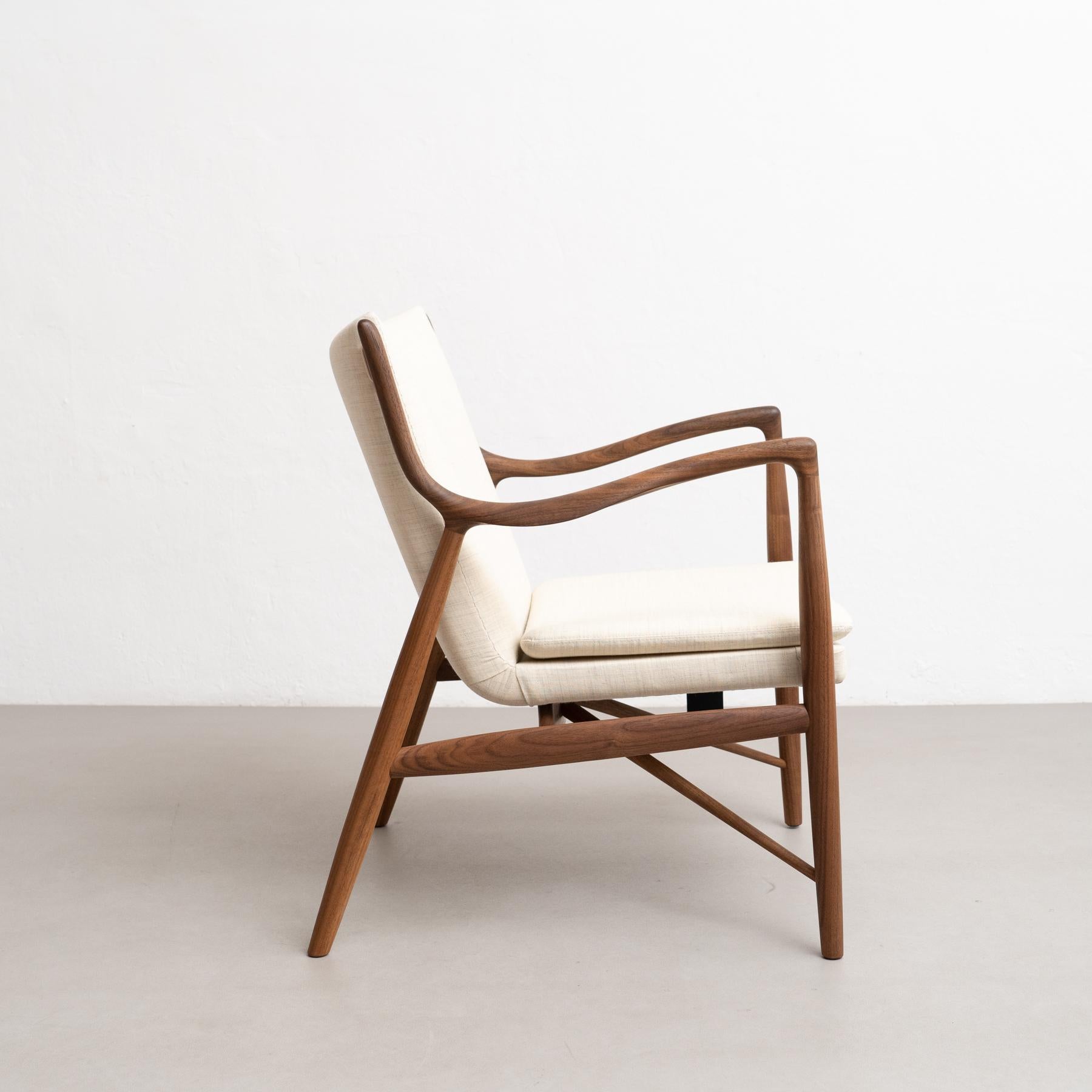 Finn Juhl 45 Chair, Wood and Fabric In New Condition For Sale In Barcelona, Barcelona