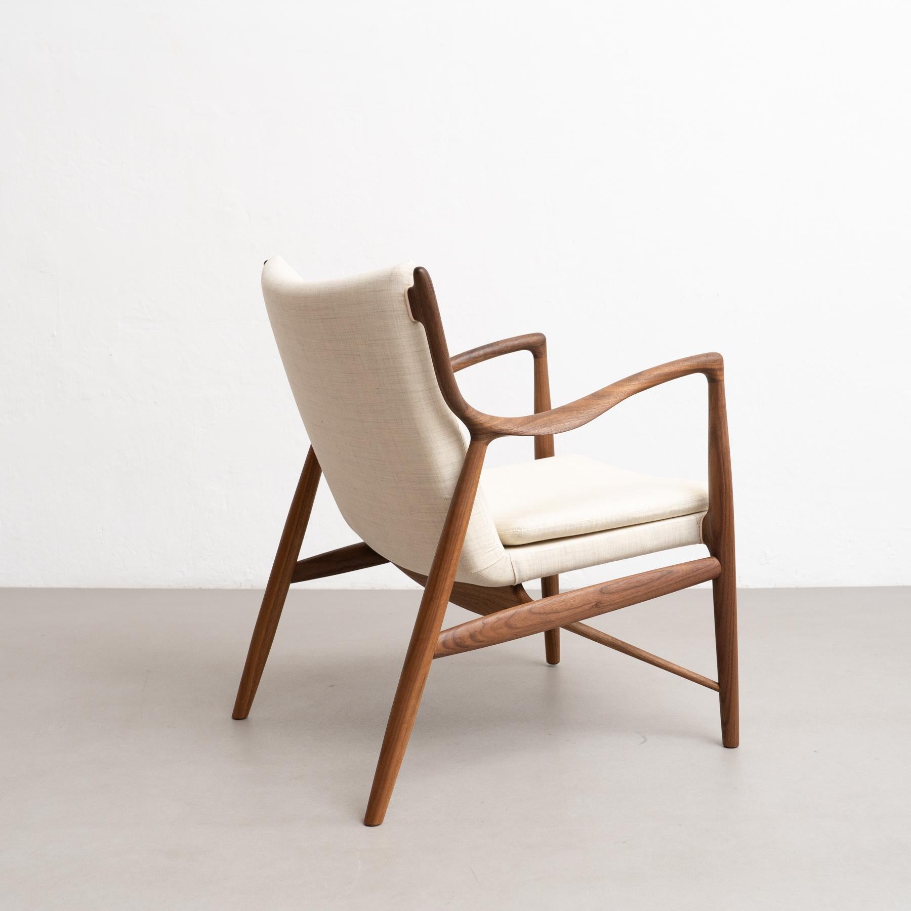 Finn Juhl 45 Chair, Wood and Fabric In New Condition For Sale In Barcelona, Barcelona