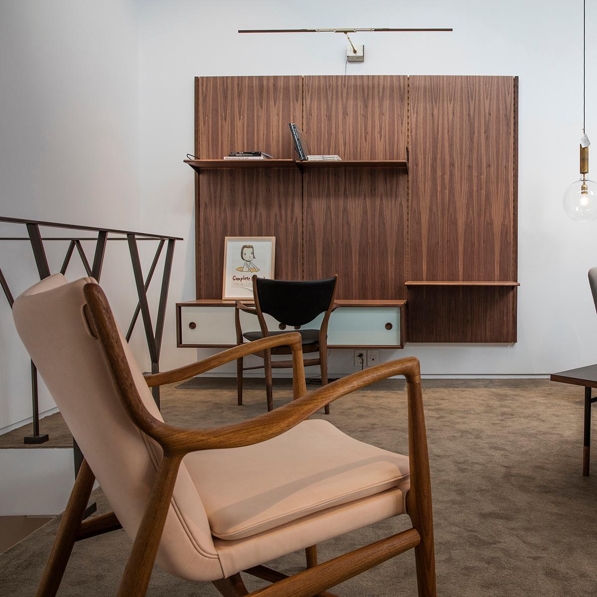 Finn Juhl 45 Chair Wood and Leather For Sale at 1stDibs