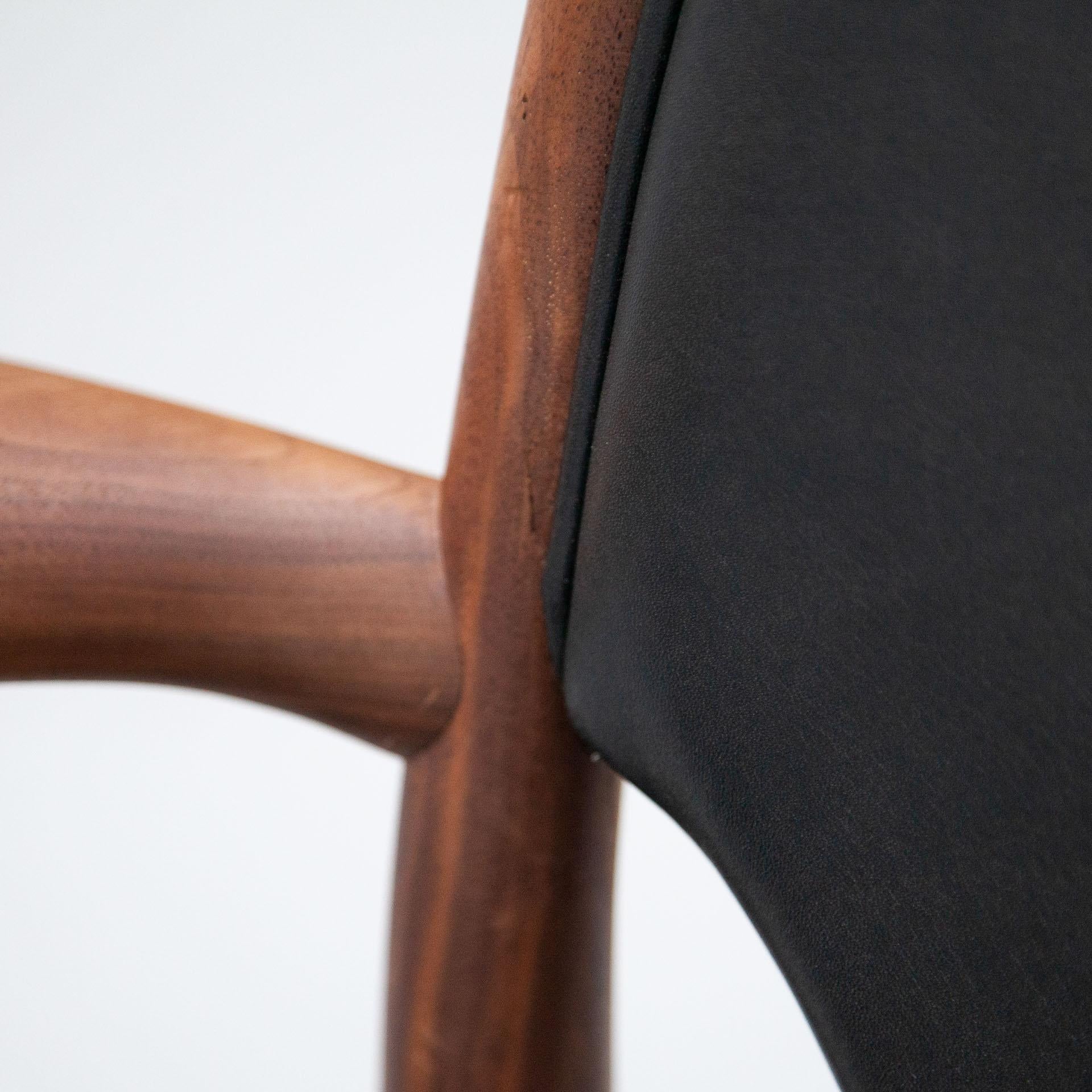 Finn Juhl 46 Chair Armrests, Wood and Elegance Black Leather 10