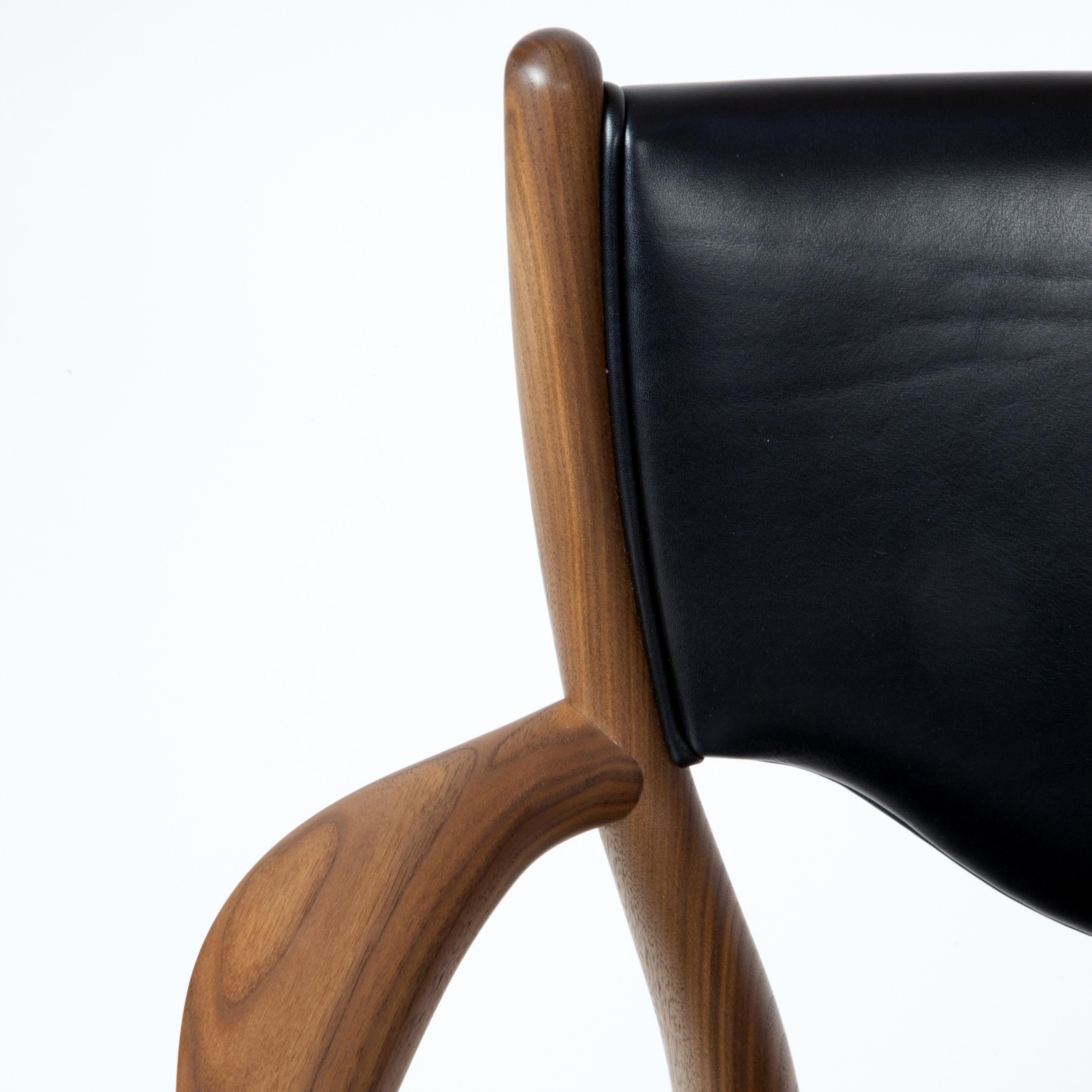 Finn Juhl 46 Chair Armrests, Wood and Elegance Black Leather In New Condition In Barcelona, Barcelona