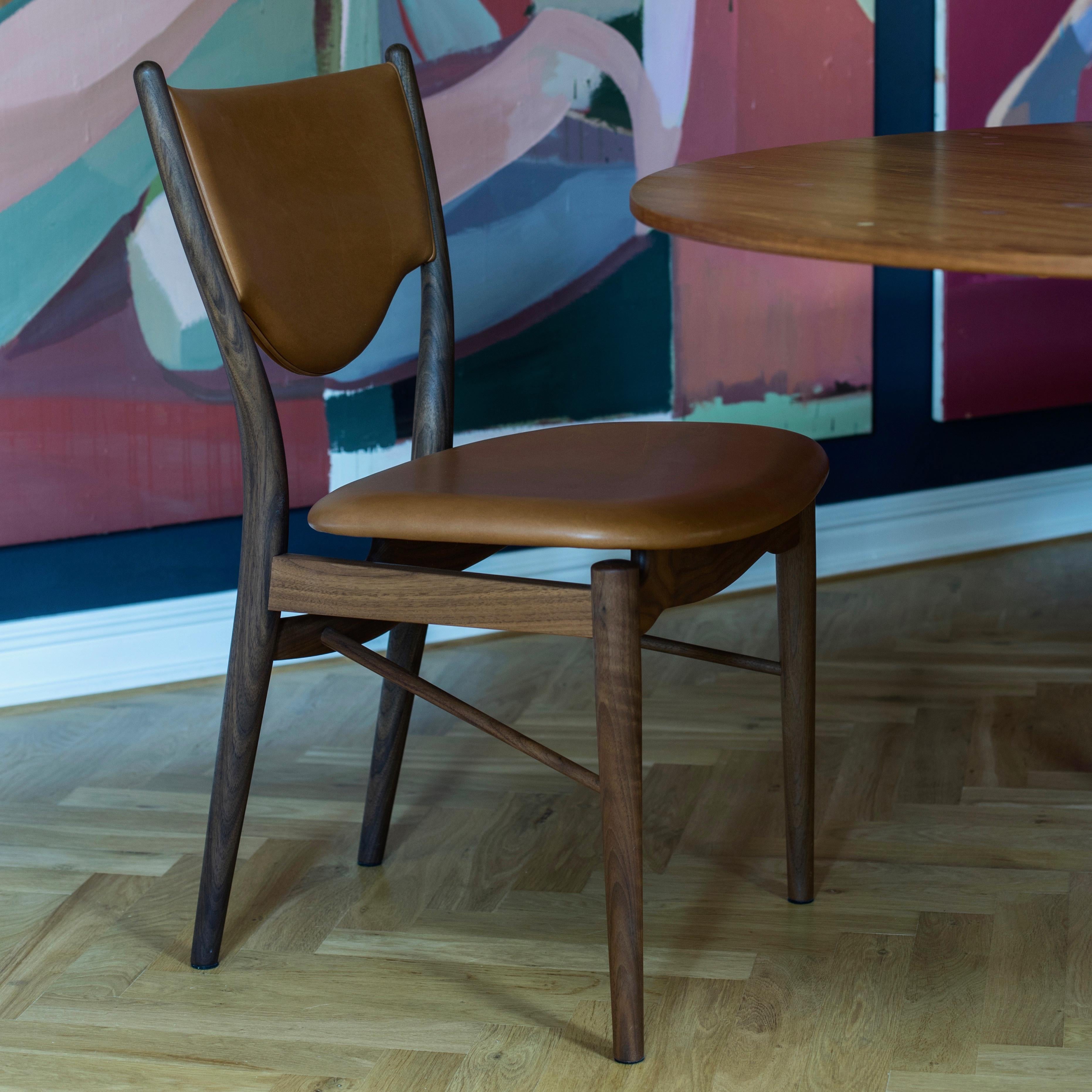 Finn Juhl 46 Chair, Wood and Elegance Walnut Leather 4