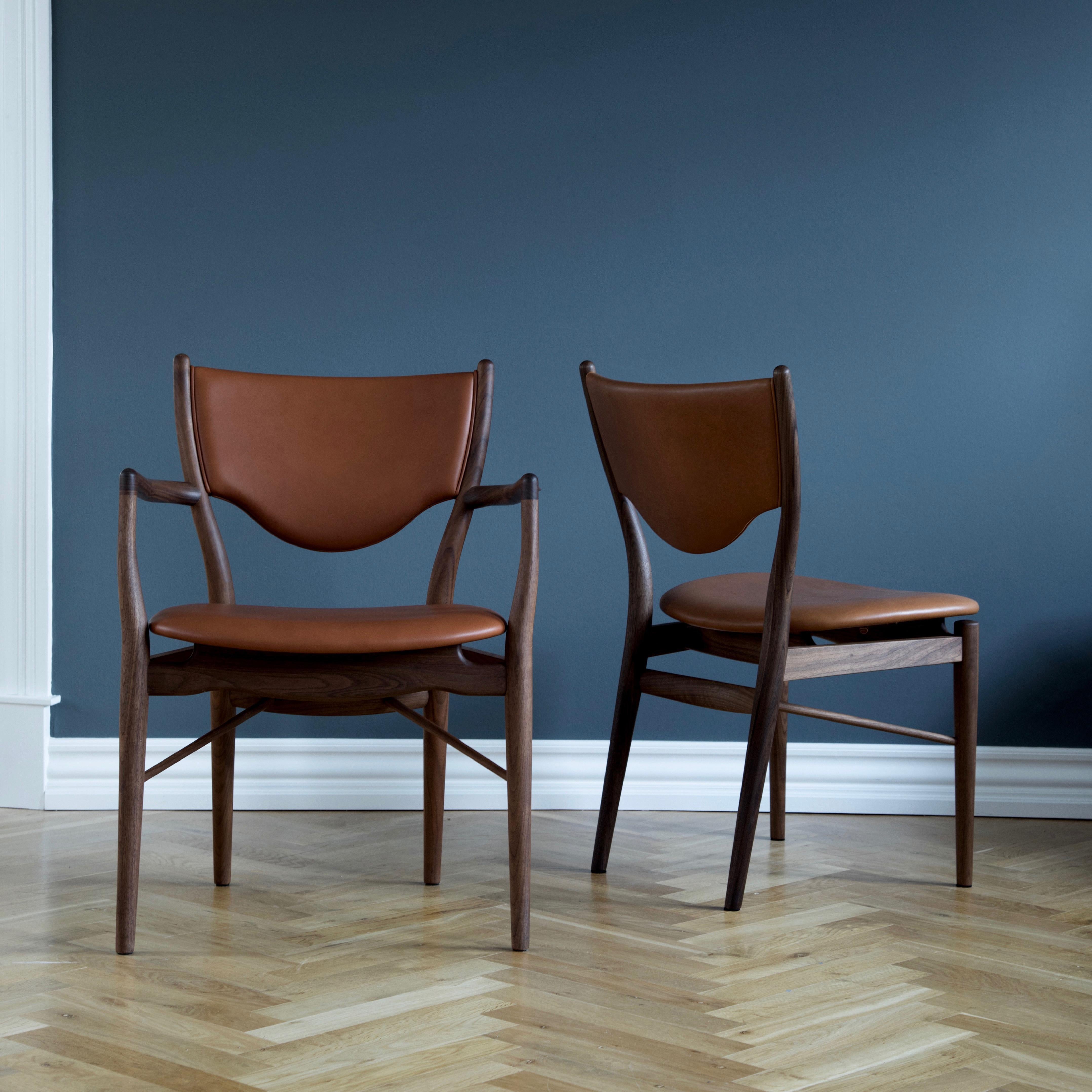 Finn Juhl 46 Chair, Wood and Elegance Walnut Leather 5