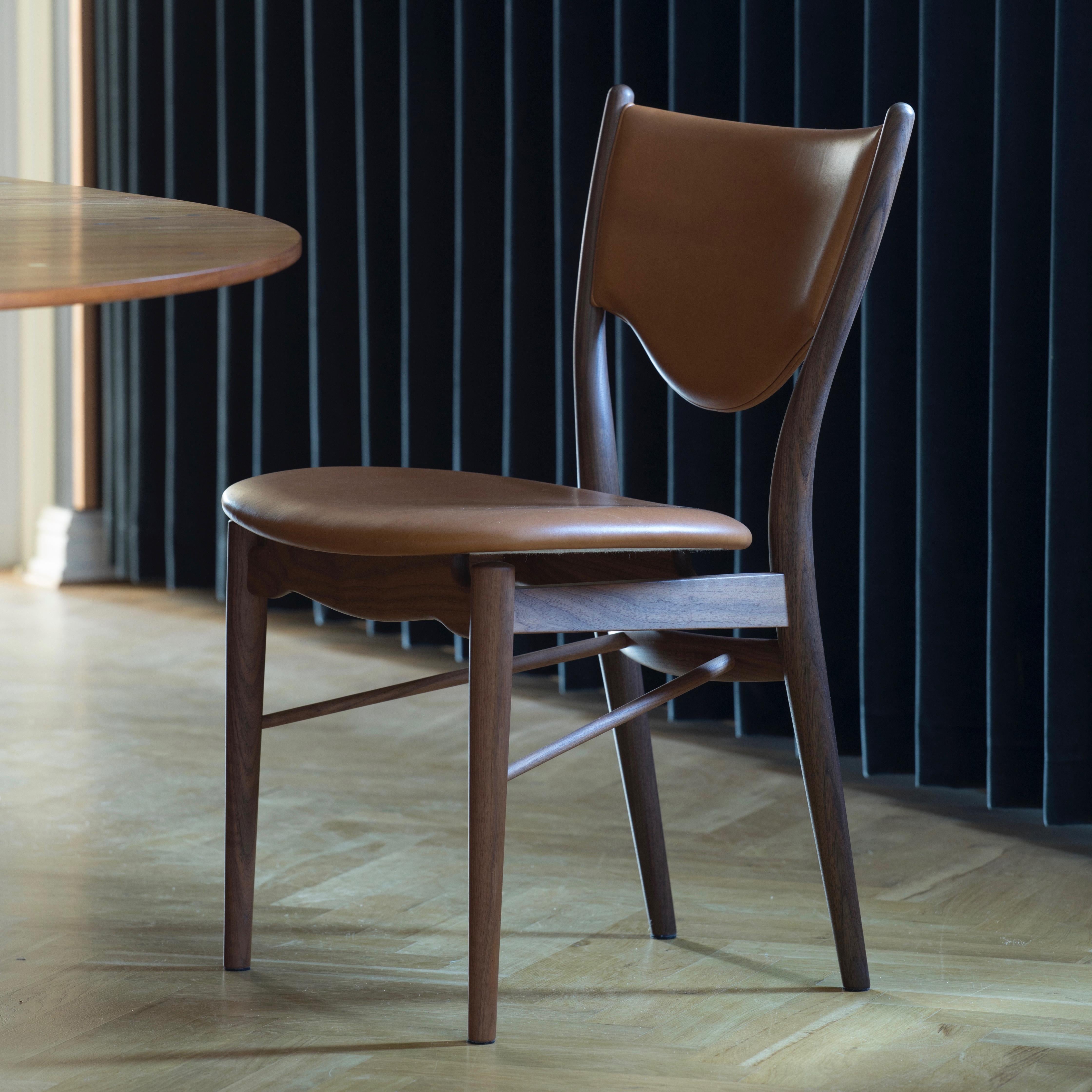 Finn Juhl 46 Chair, Wood and Elegance Walnut Leather 3