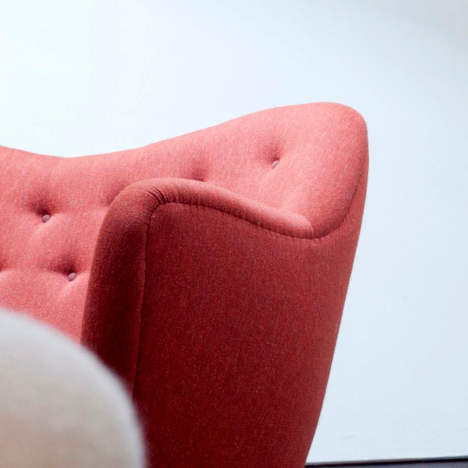 Finn Juhl 46 Sofa Couch Walnut Red Siksak Fabric In New Condition In Barcelona, Barcelona