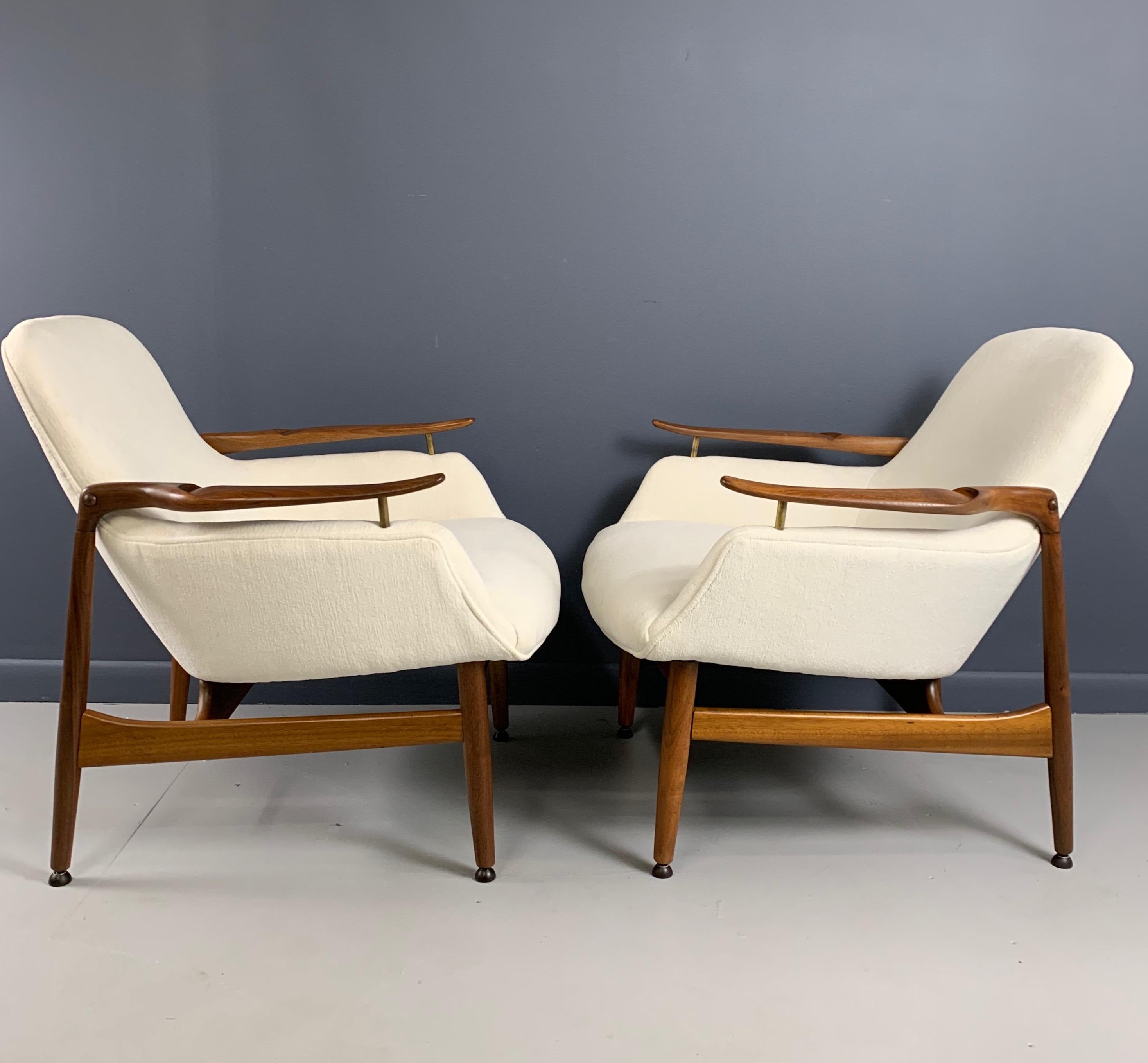 Mid-Century Modern Finn Juhl, a Pair of NV 53 Armchairs from Niels Vodder