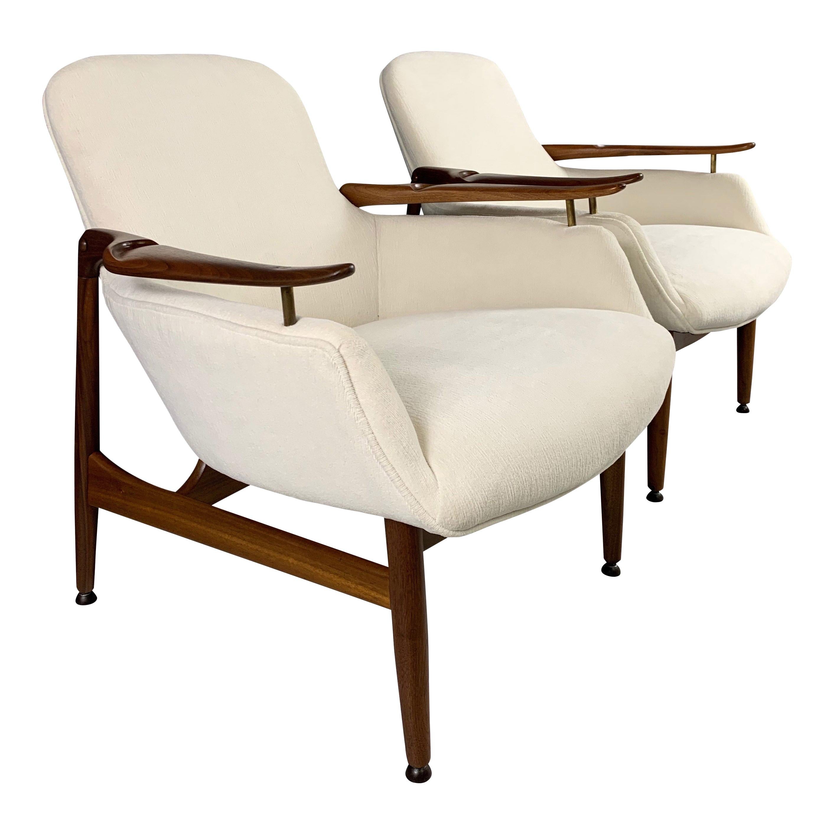 Finn Juhl, a Pair of NV 53 Armchairs from Niels Vodder