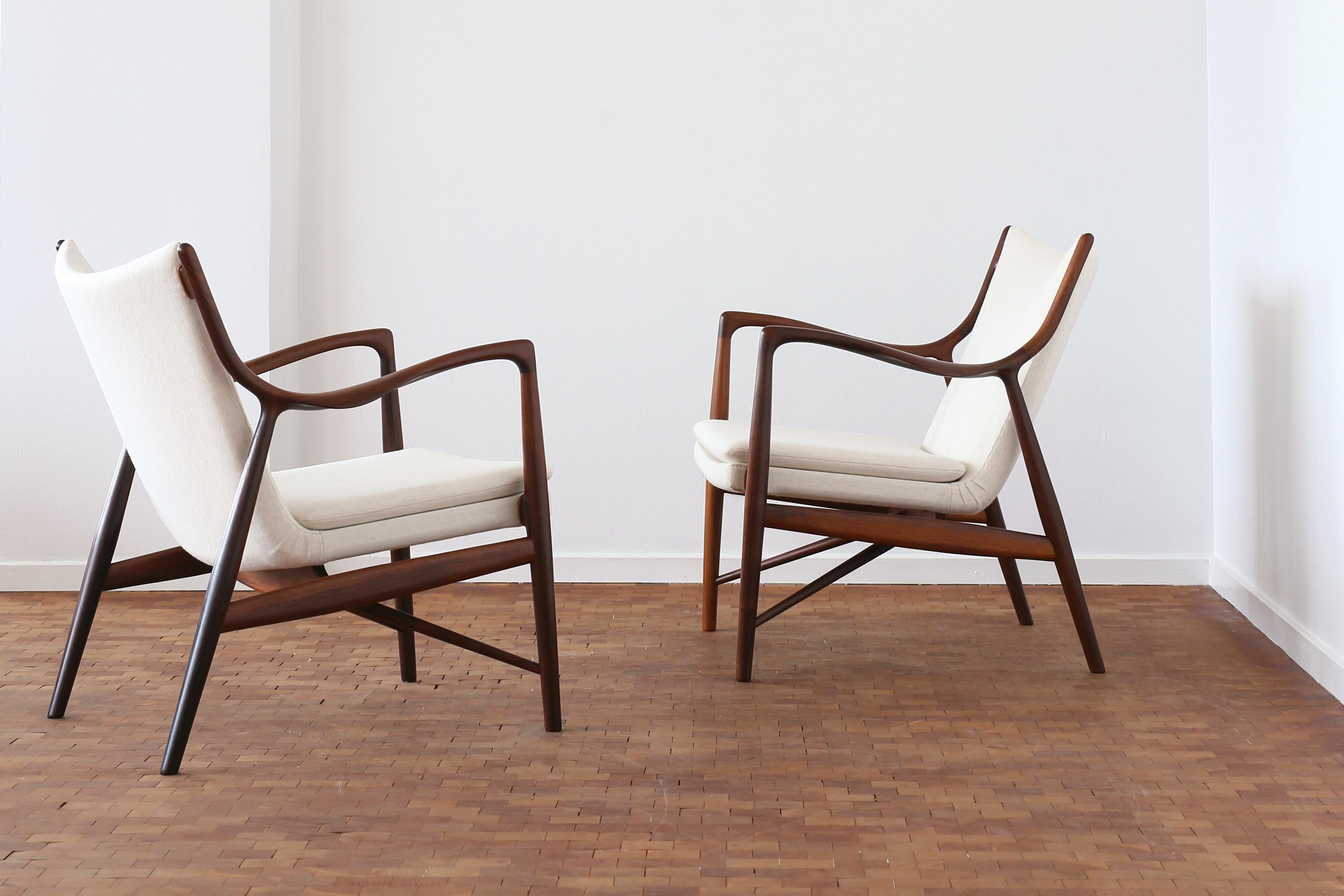 Danish Finn Juhl, a pair of NV45 chairs in Rosewood for Niels Vodder, 1945 For Sale