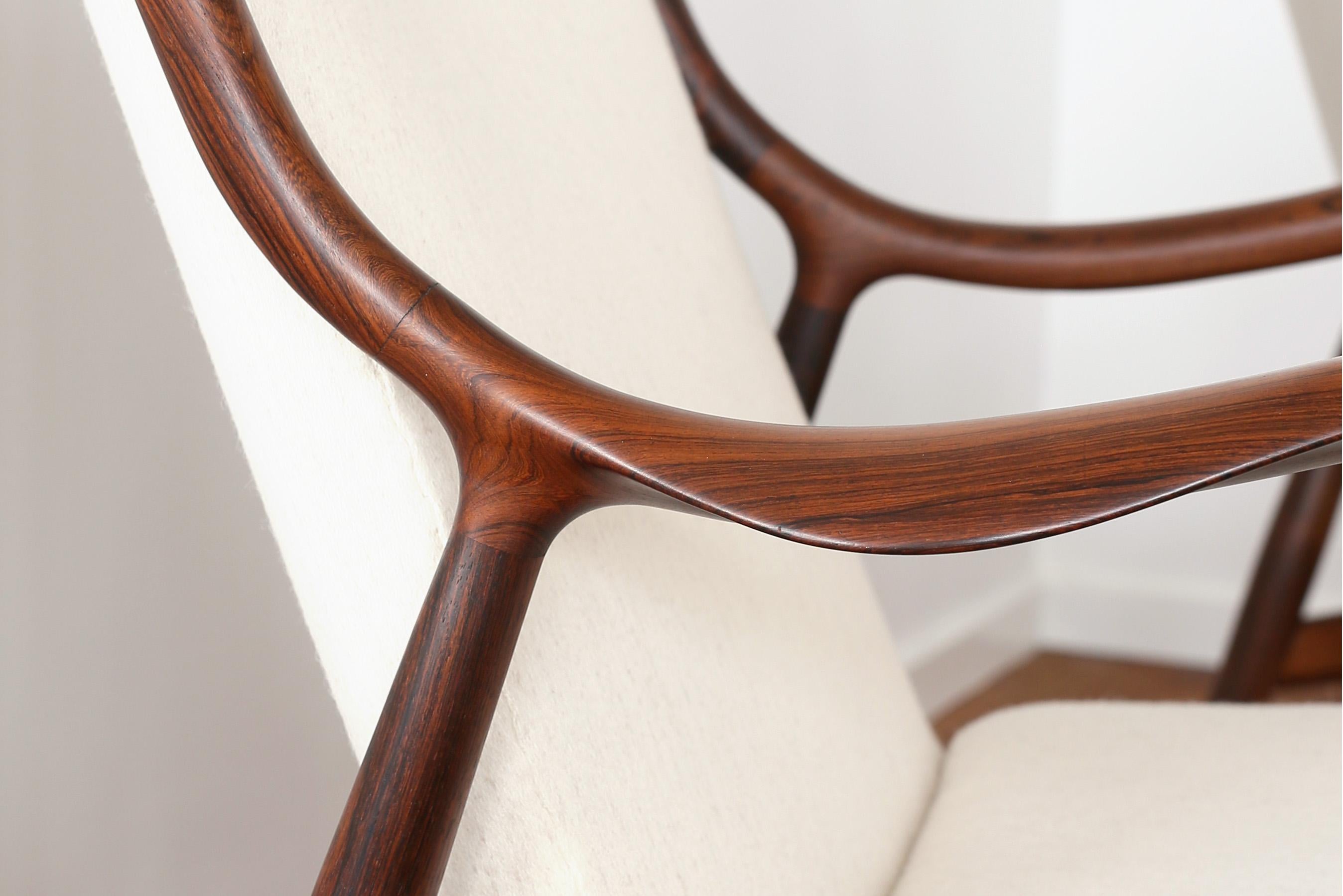 Finn Juhl, a pair of NV45 chairs in Rosewood for Niels Vodder, 1945 In Excellent Condition In Copenhagen, DK
