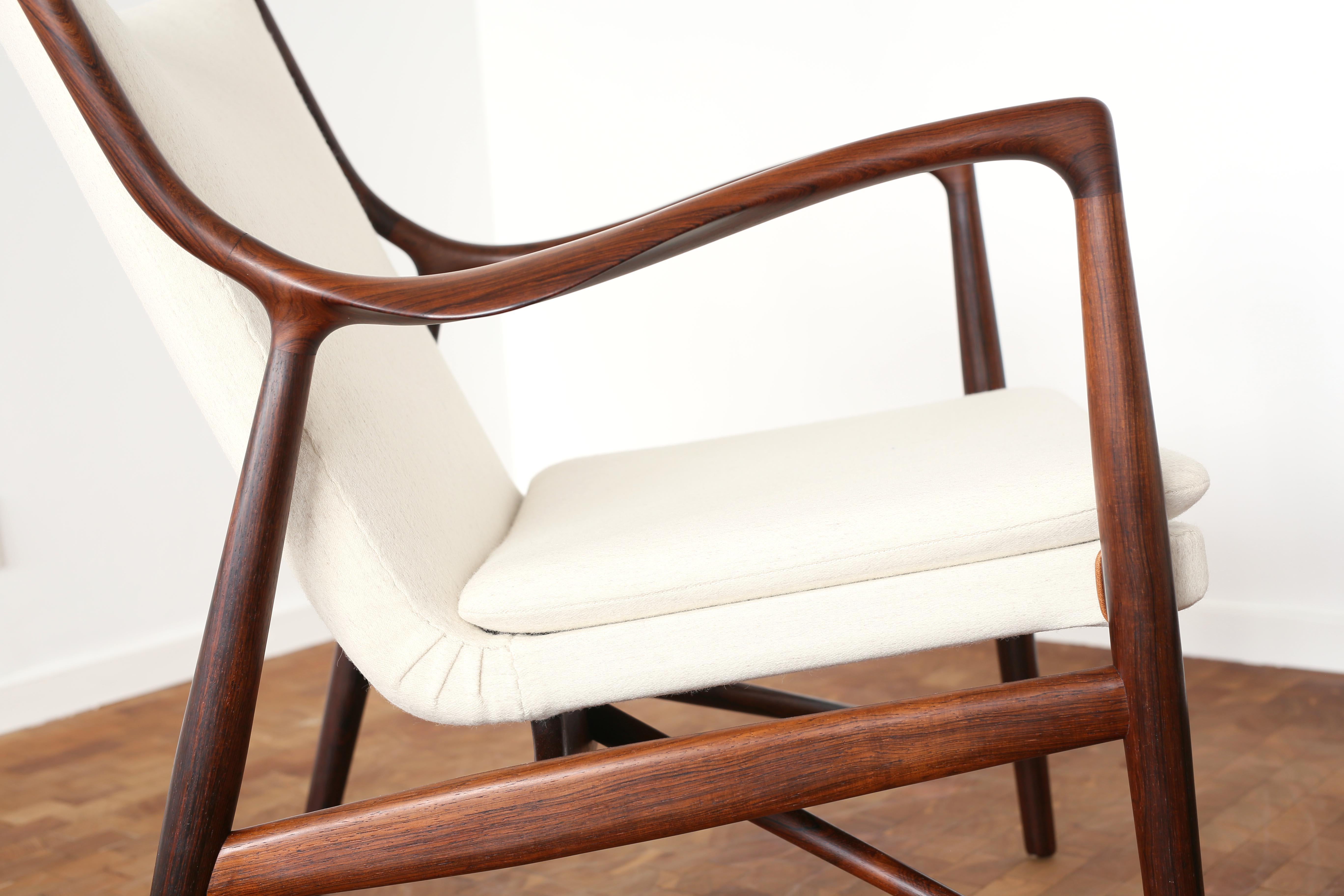 Leather Finn Juhl, a pair of NV45 chairs in Rosewood for Niels Vodder, 1945 For Sale