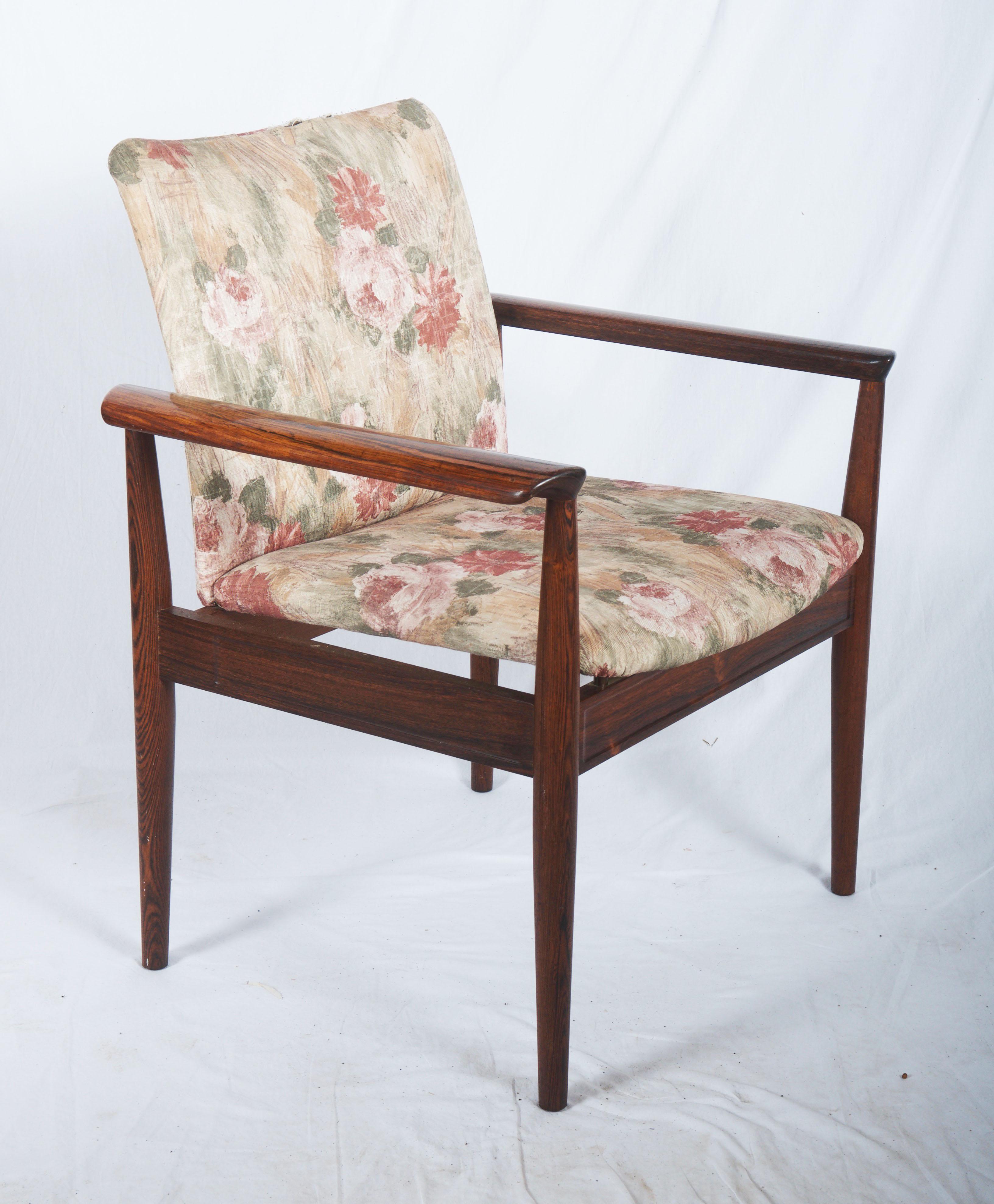 Finn Juhl, diplomat desk chair or armchair with frame in solid hardwood, model 209. Designed in 1963. Produced by France & Son.
Measures: H. 82 cm, SH. 44 cm, B. 69 cm.
Used but still in very good condition, new upholstery on request possible.
 