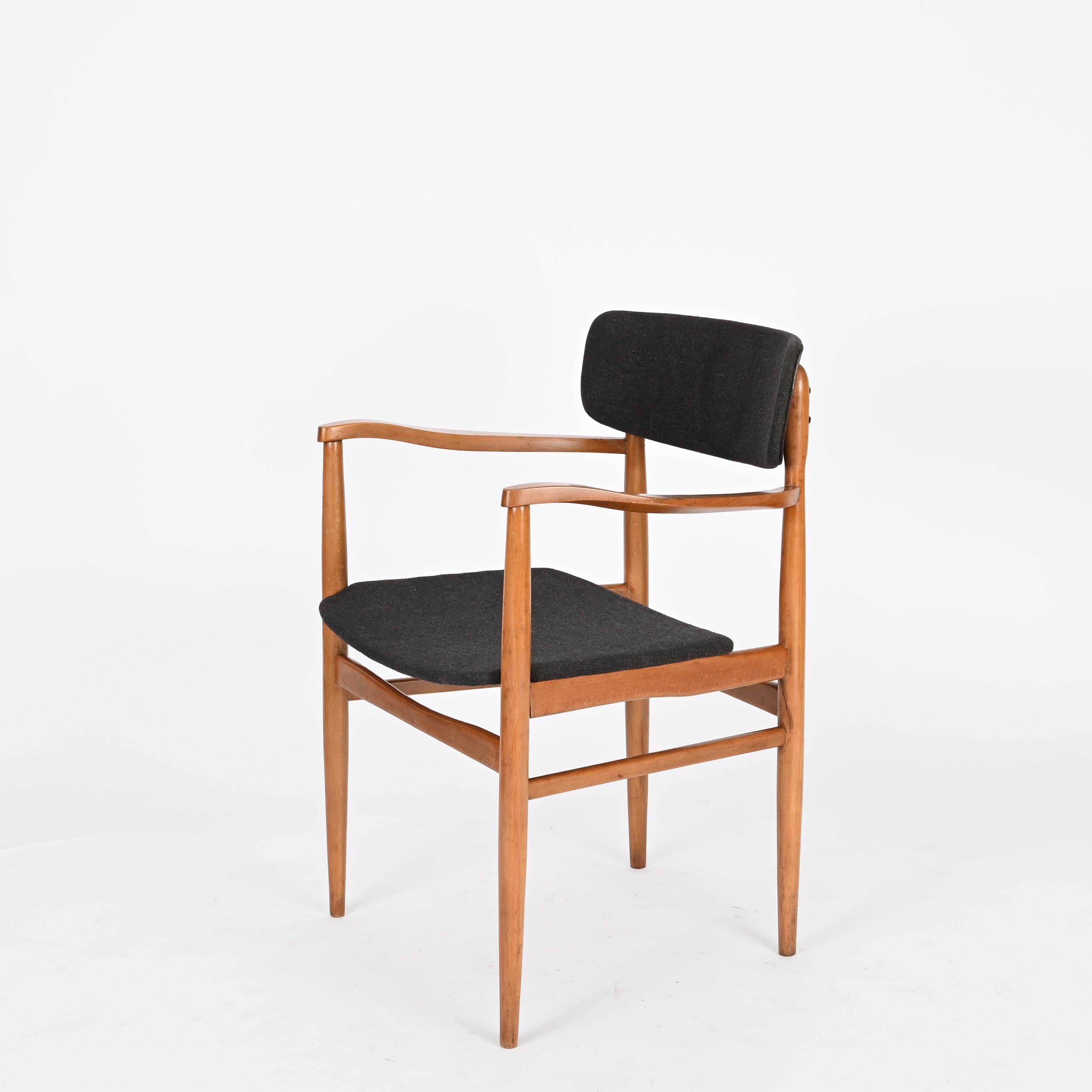 Mid-Century moderno Poltrona o sedia da scrivania Finn Juhls in faggio curvato e tessuto grigio, Danimarca anni '70 in vendita