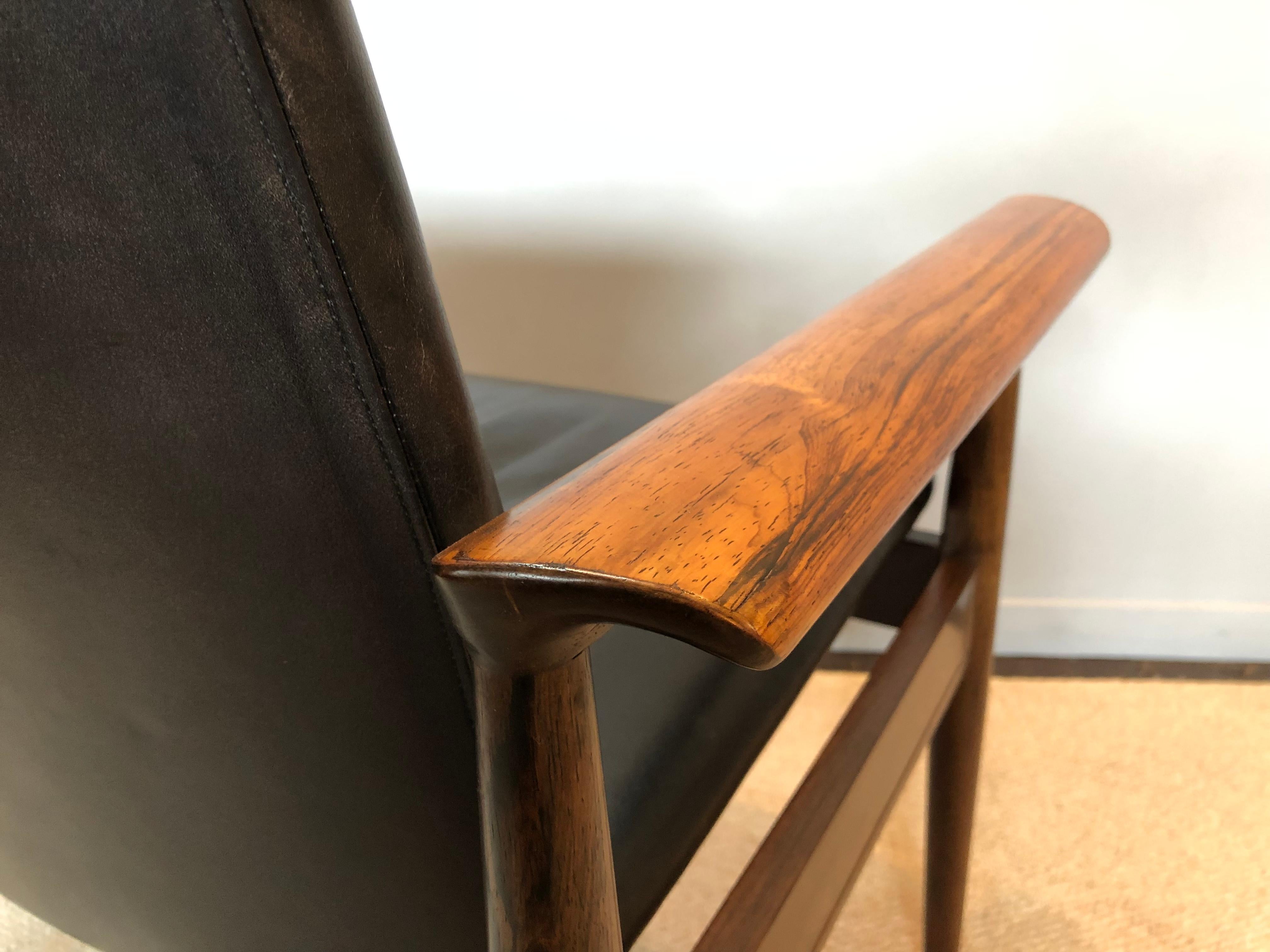 Mid-Century Modern Finn Juhl armchair, Rosewood and Leather Diplomat