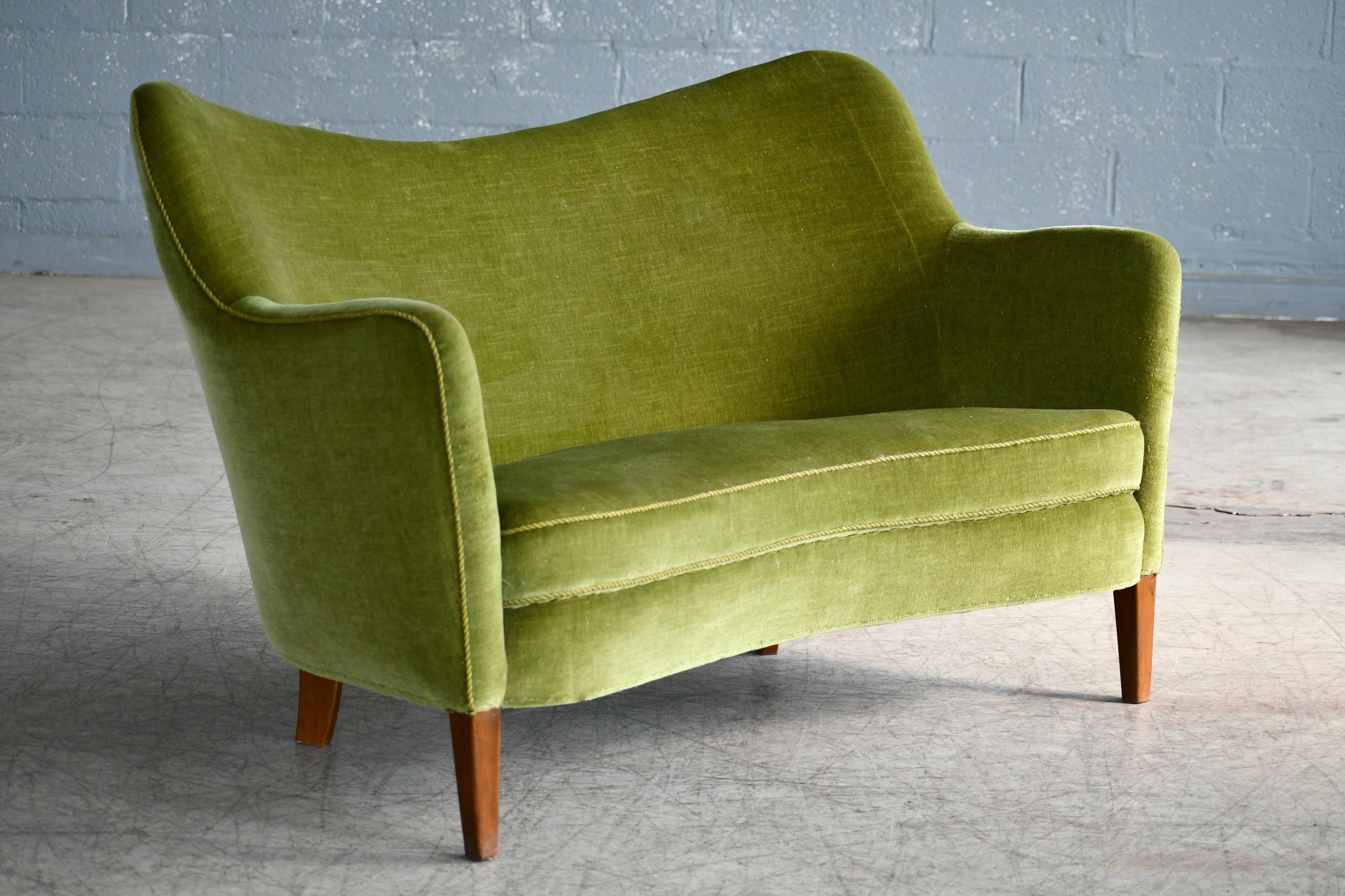 Finn Juhl Attributed Danish Settee Model 185 by Slagelse Mobelvaerk, 1940s In Good Condition In Bridgeport, CT