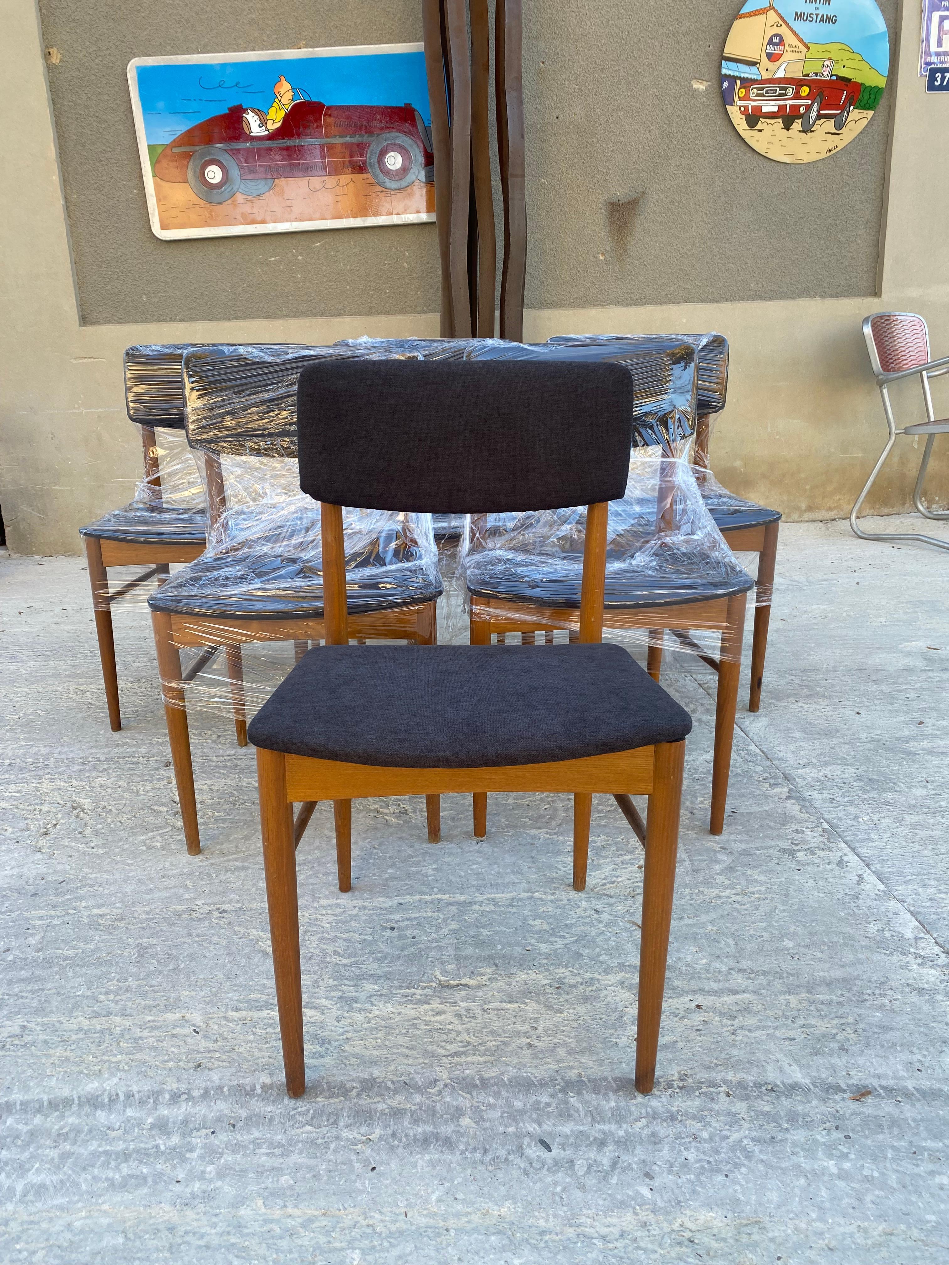 Finn Juhls ( attribuito a)
Design/One 
6 sedie a sdraio 
Acajou 
Riadattati a nuovo da un professionista 
Très élégantes 
Circa 1960
L 48 x P 50 x H 84 cm. 
1900 euro les 6