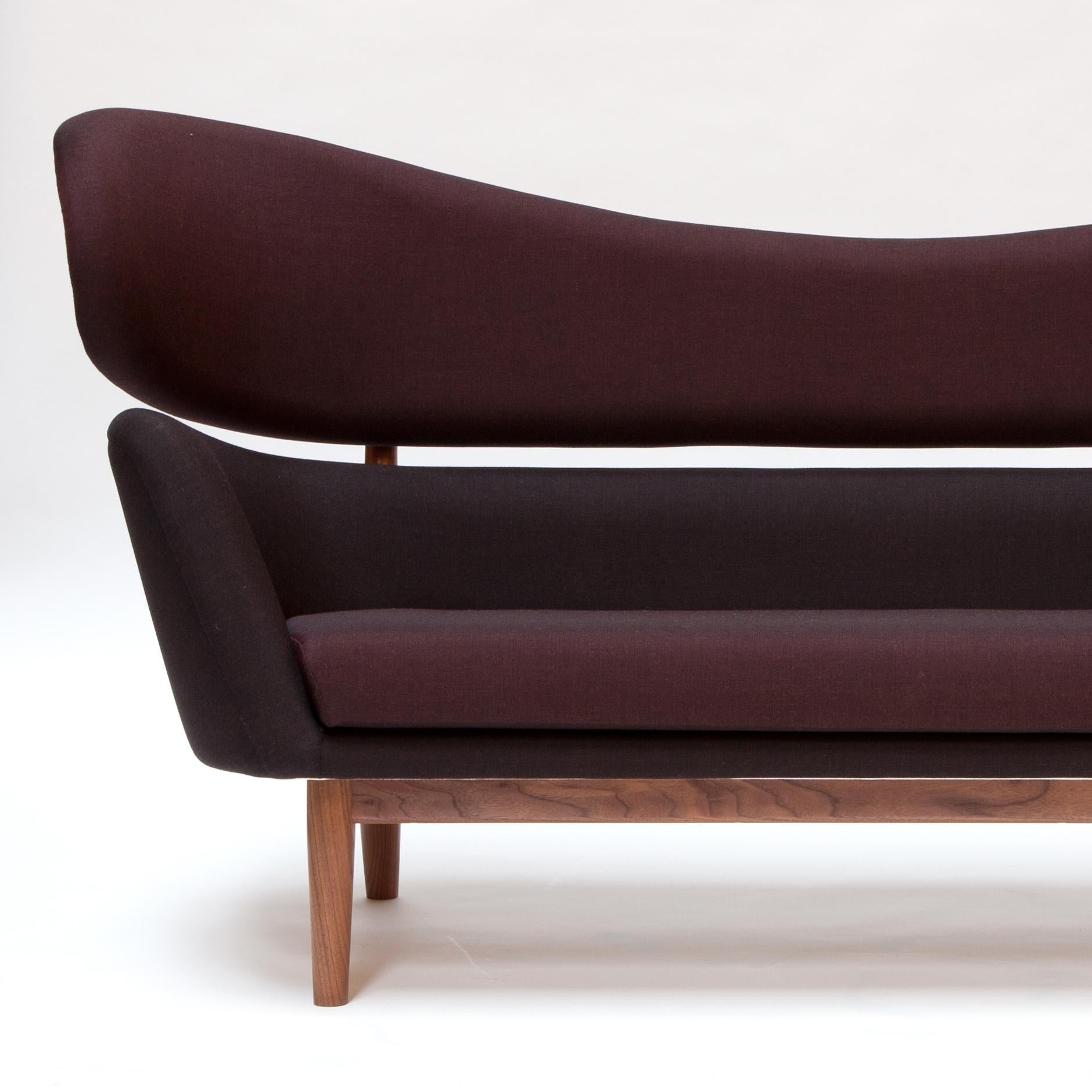 Finn Juhl Baker Sofa Wood and Fabric In New Condition In Barcelona, Barcelona