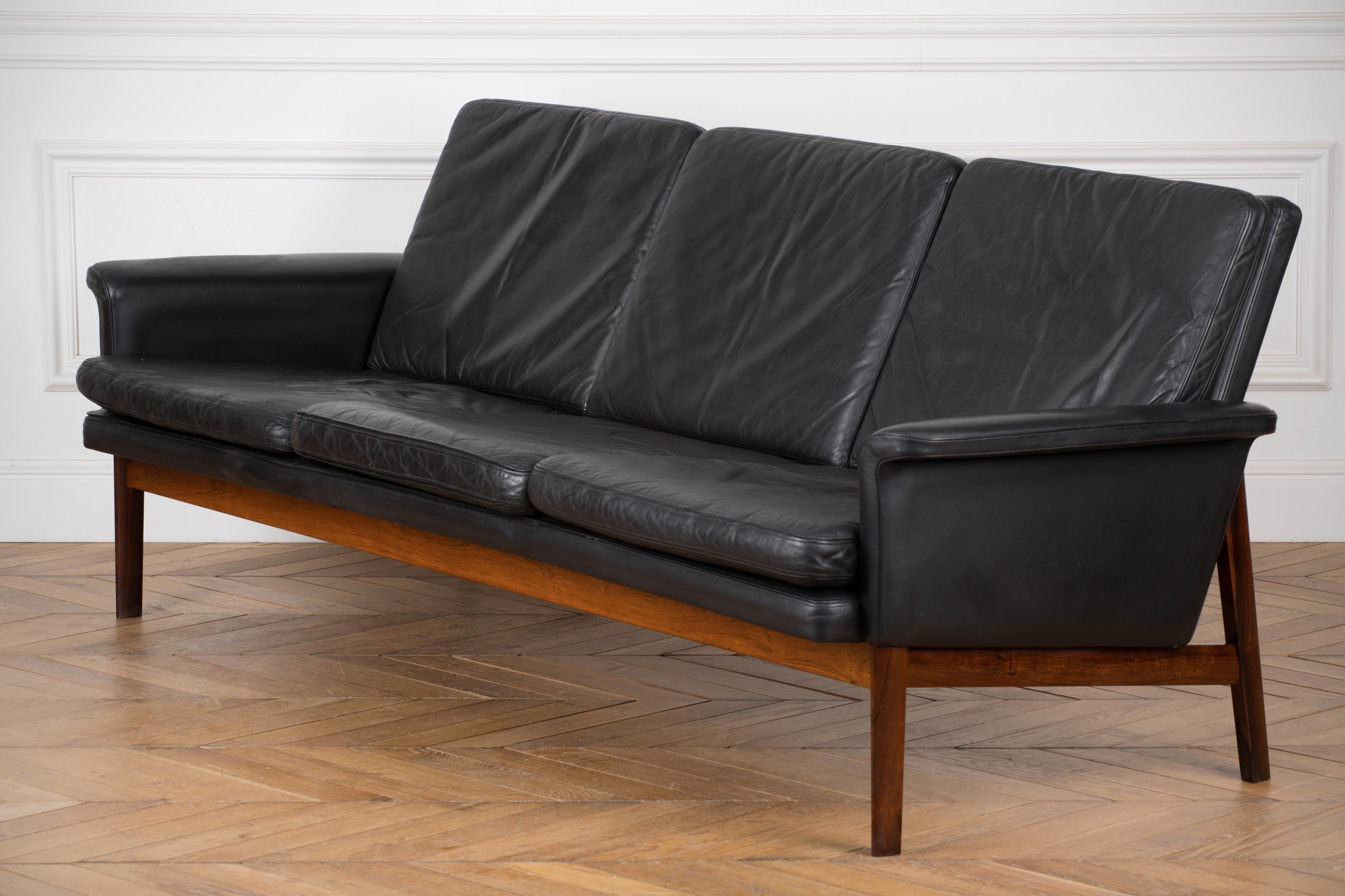 Rare Finn Juhl black leather sofa, model no 218 “Jupiter” for France & Son. Designed in 1965 and manufactured in the late 1960s. The base is made of solid rosewood.
Measures: Width 205cm
Depth 80cm
Height 80cm
Seat height 37cm.