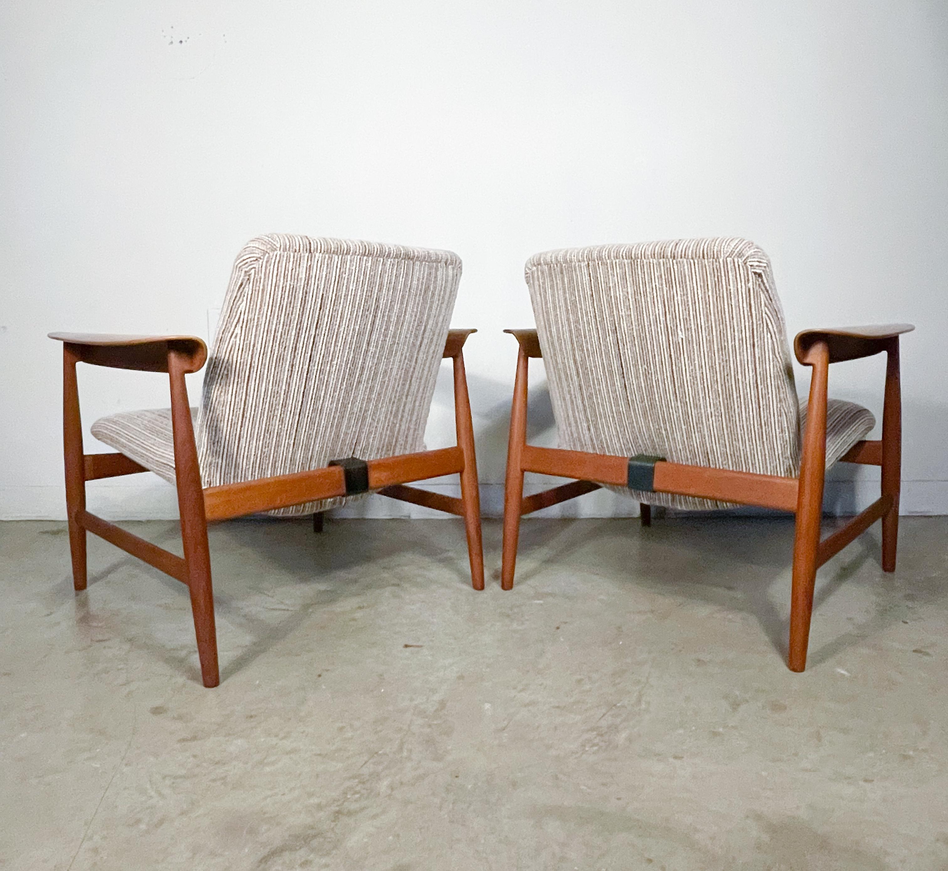 Finn Juhl Bo-118 Teak Lounge Chairs 4