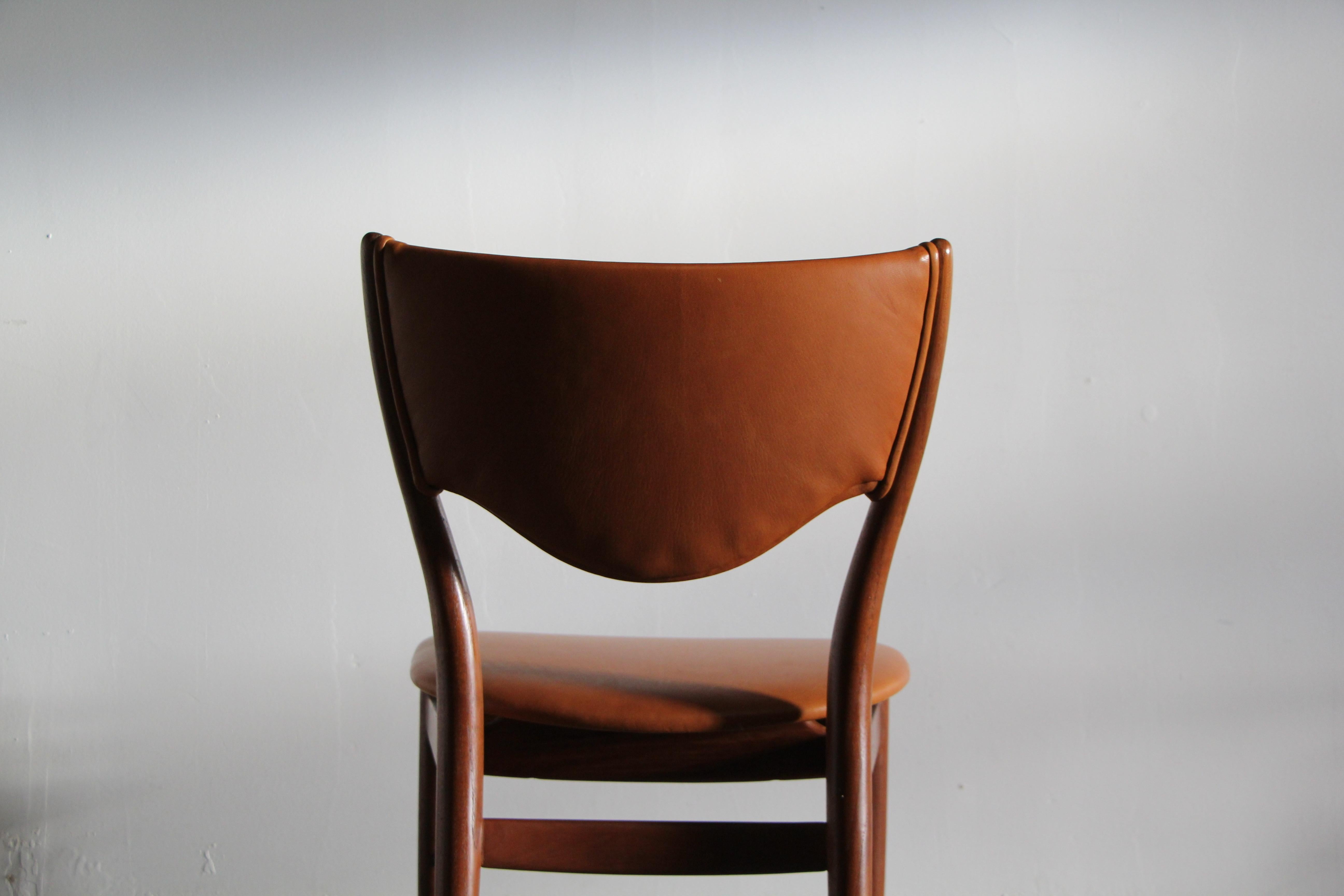 Mid-20th Century Finn Juhl “BO 63” Sculpted Teak Dining Chairs in Cognac Goatskin Leather, 1950s For Sale