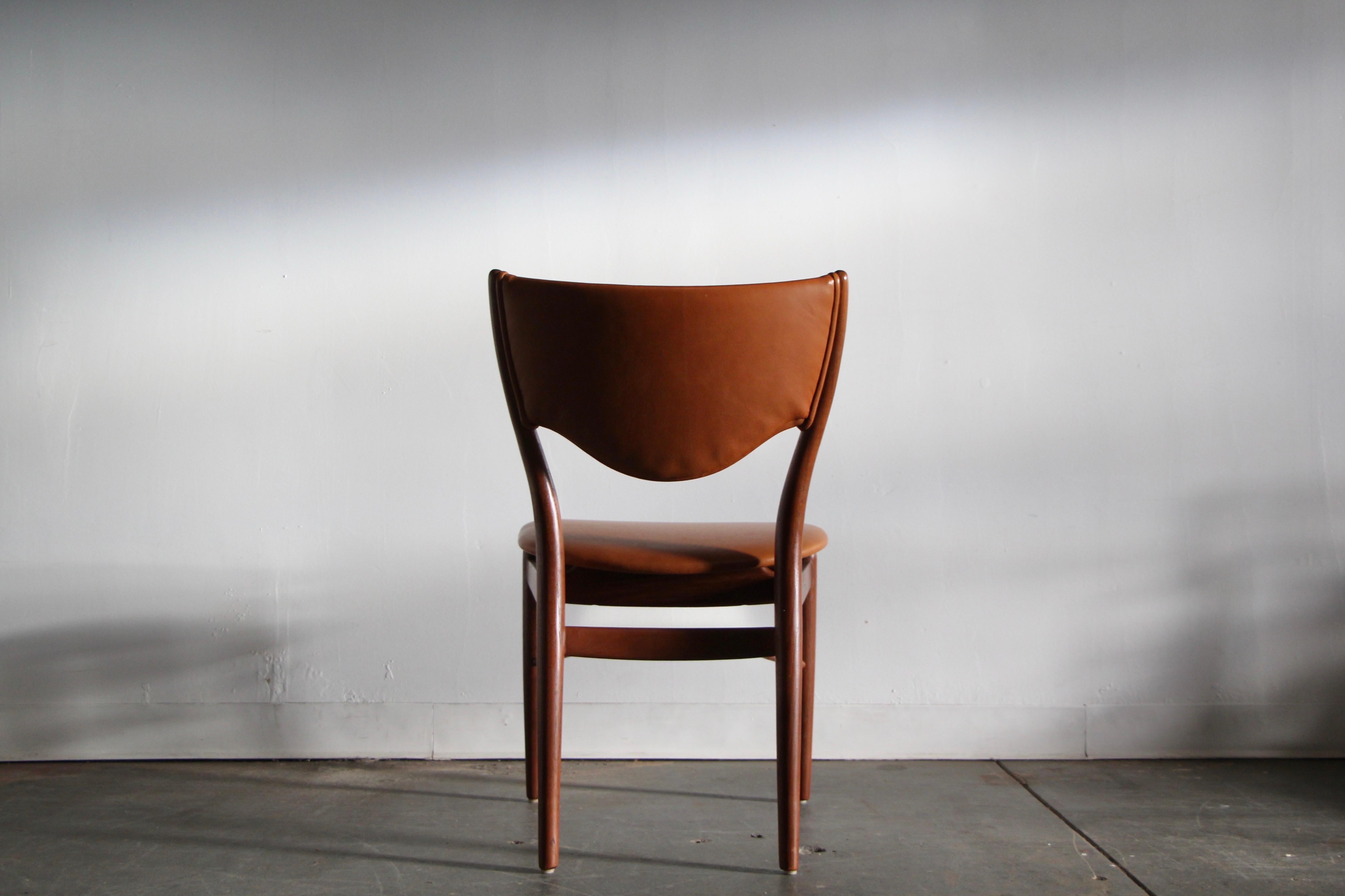 Finn Juhl “BO 63” Sculpted Teak Dining Chairs in Cognac Goatskin Leather, 1950s For Sale 1