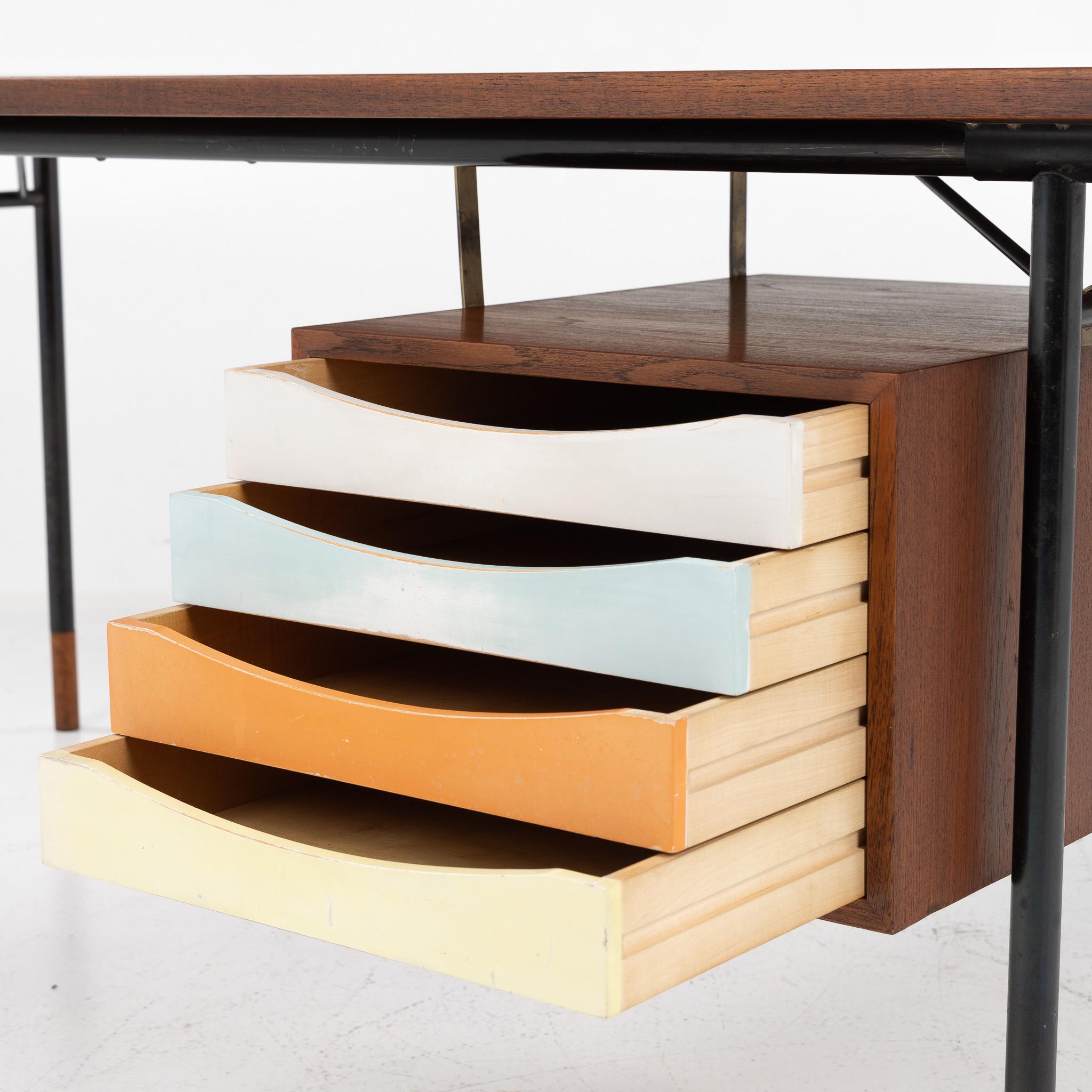 Rare 'Nyhavn' desk (model BO 69) in teak by Finn Juhl In Excellent Condition In Copenhagen, DK