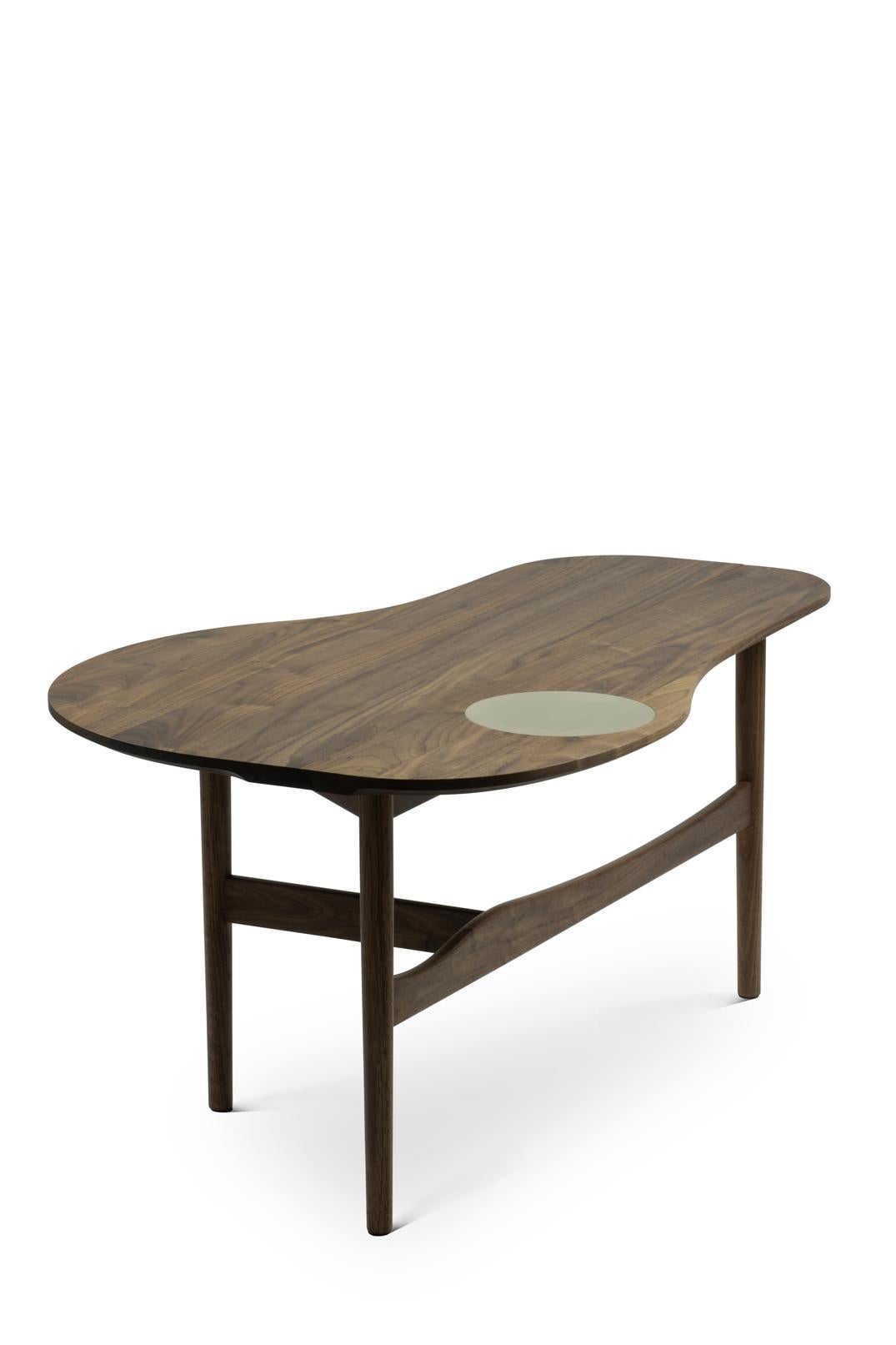 Table designed by Finn Juhl in 1949, relaunched in 2015.
Manufactured by House of Finn Juhl in Denmark.

The Butterfly Table, designed by Finn Juhl in 1949, is a very exclusive table. It was practically never produced at its time of creation. The