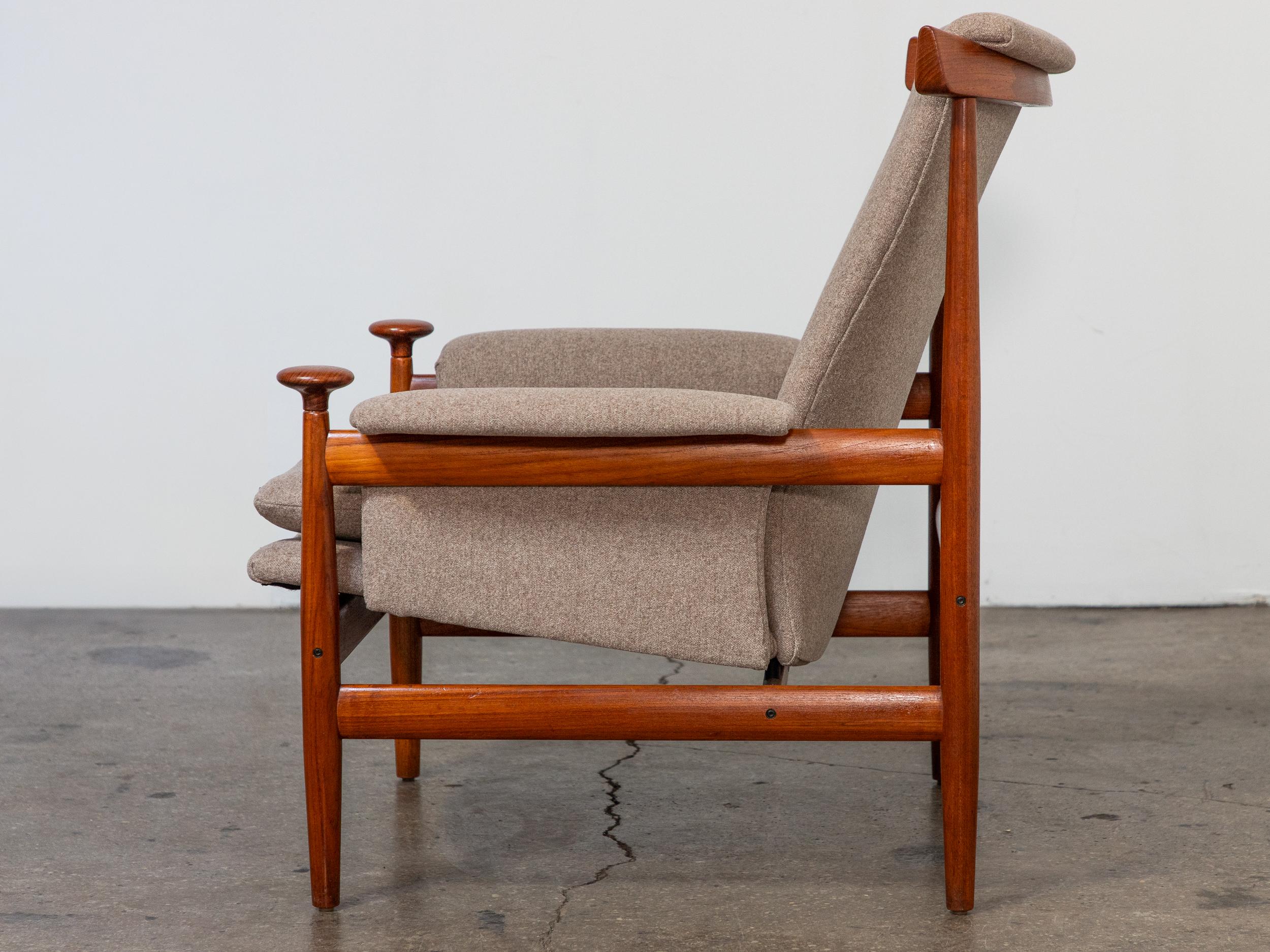 Finn Juhl Bwana Lounge Chair and Ottoman in Teak and Holland & Sherry Wool im Angebot 3