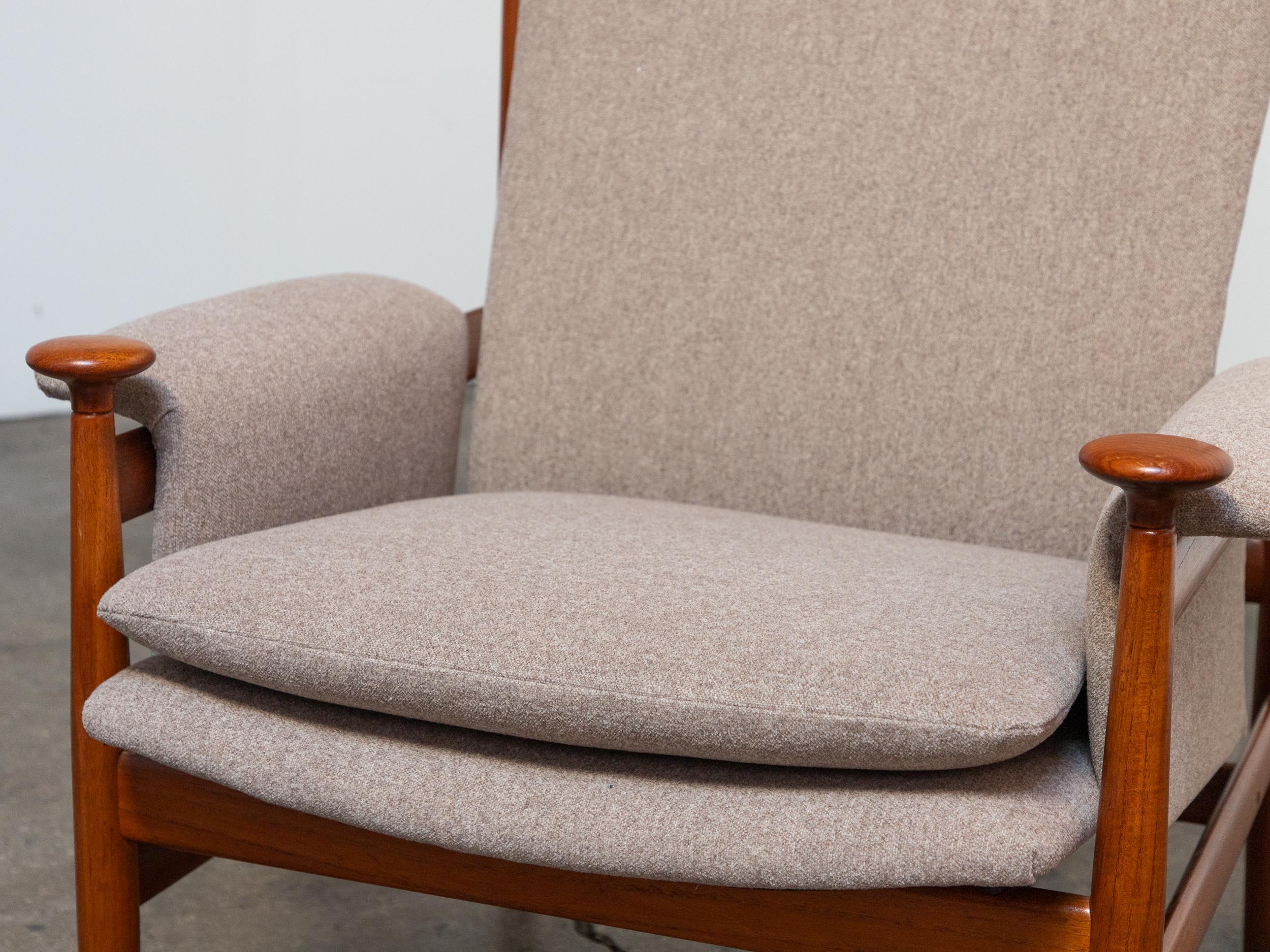 Finn Juhl Bwana Lounge Chair and Ottoman in Teak and Holland & Sherry Wool im Angebot 4