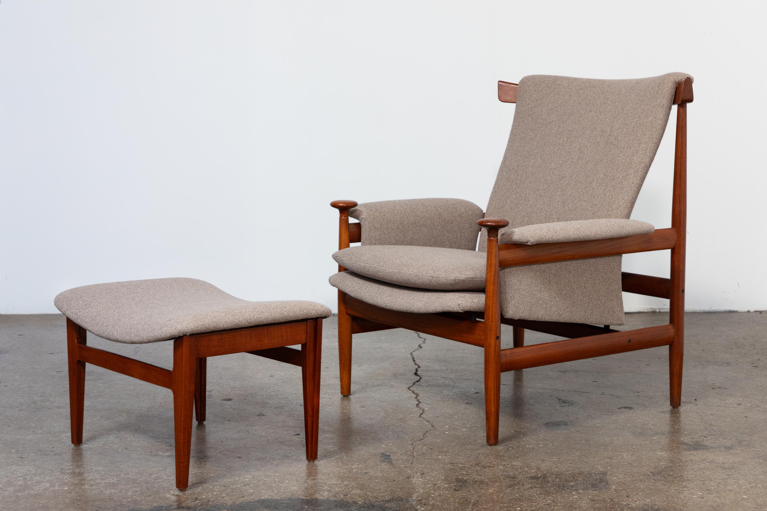 Model-152 Bwana Chair with matching ottoman, designed by Finn Juhl for France & Daverkosen. The sculptural teak frame reflects Juhl’s refined shaping, featuring the gently flared headrest, rounded arm terminals, and floating back construction that