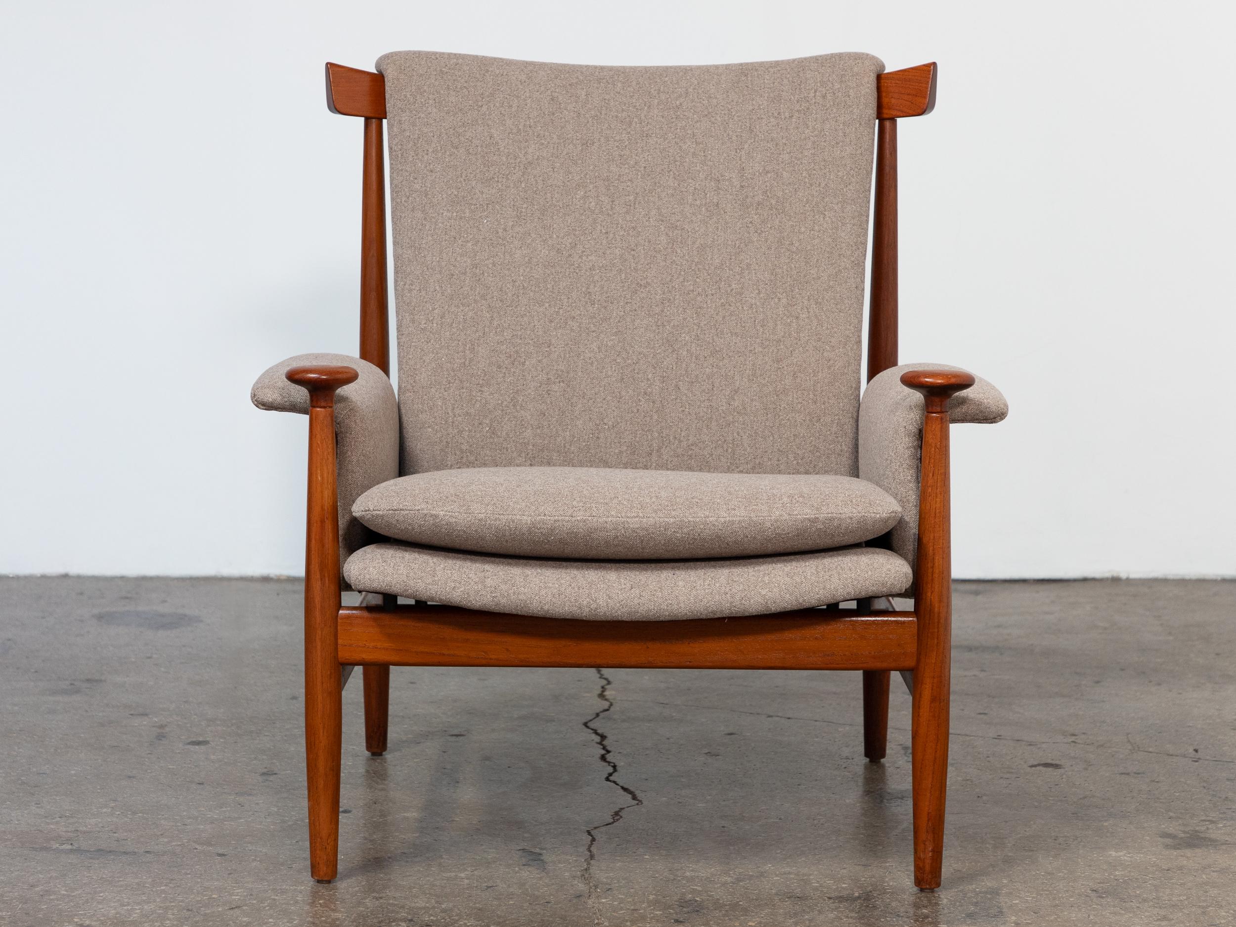 Finn Juhl Bwana Lounge Chair and Ottoman in Teak and Holland & Sherry Wool (Dänisch) im Angebot