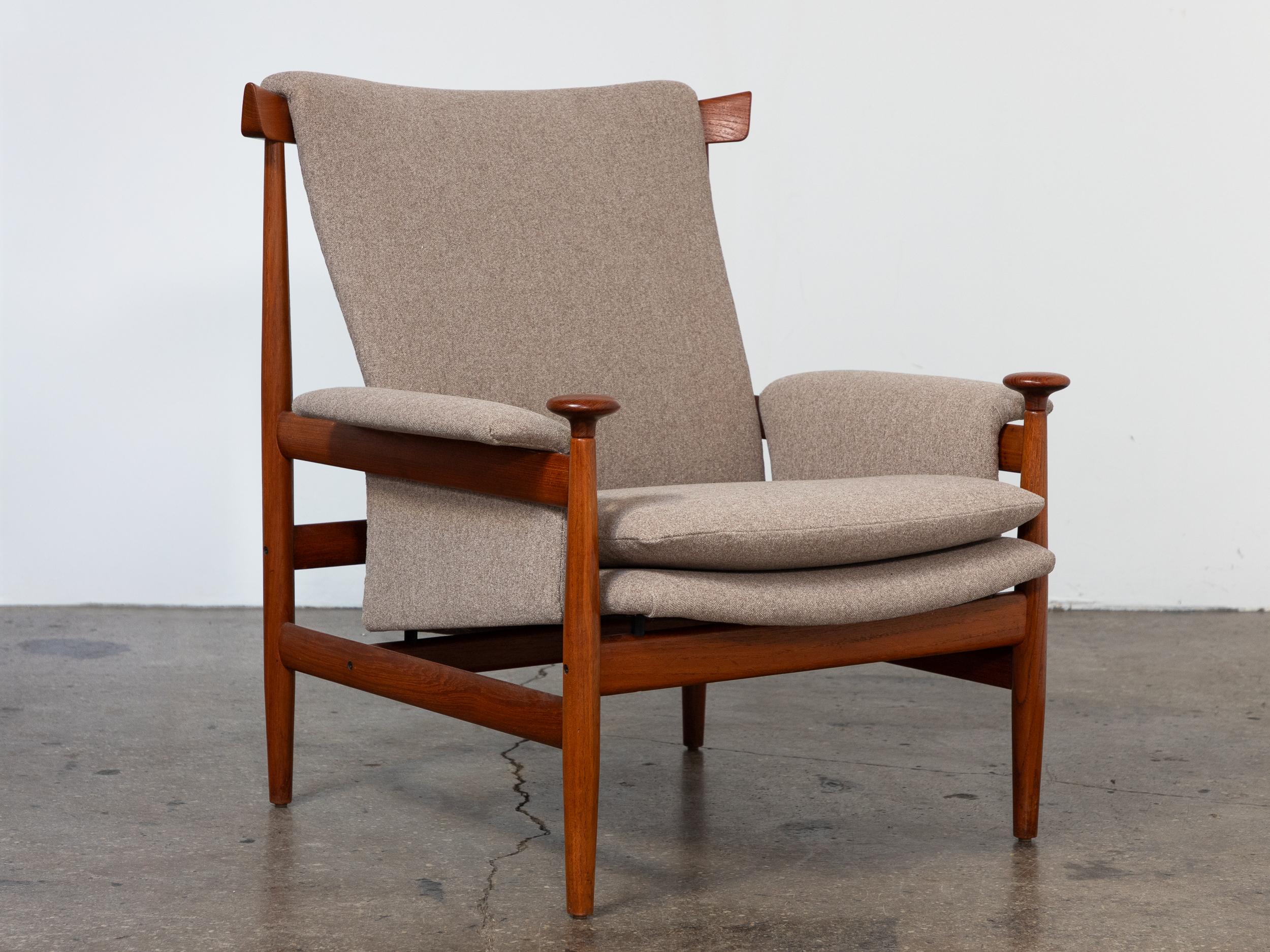 Finn Juhl Bwana Lounge Chair and Ottoman in Teak and Holland & Sherry Wool im Zustand „Hervorragend“ im Angebot in Brooklyn, NY
