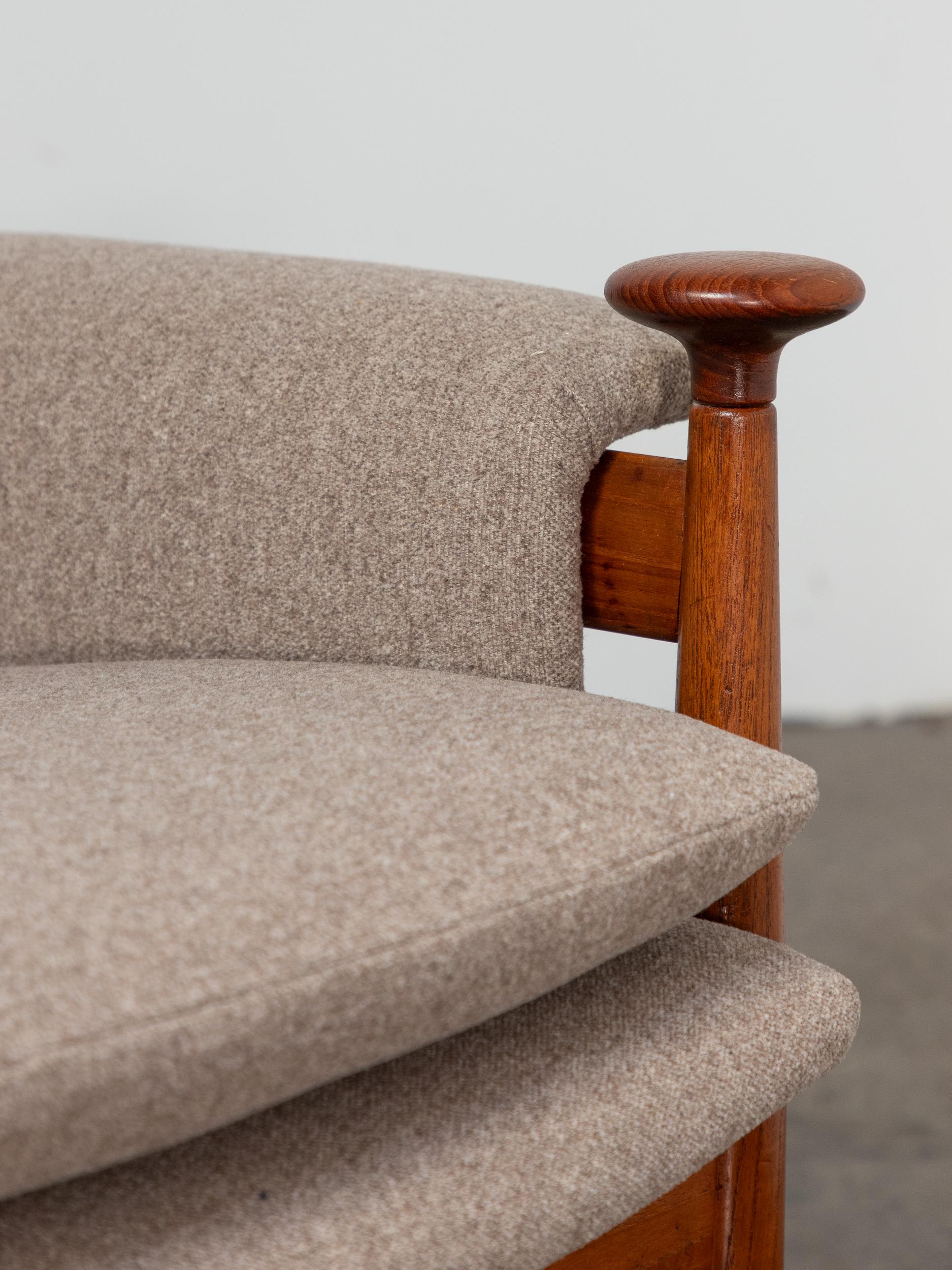 Finn Juhl Bwana Lounge Chair and Ottoman in Teak and Holland & Sherry Wool (Teakholz) im Angebot