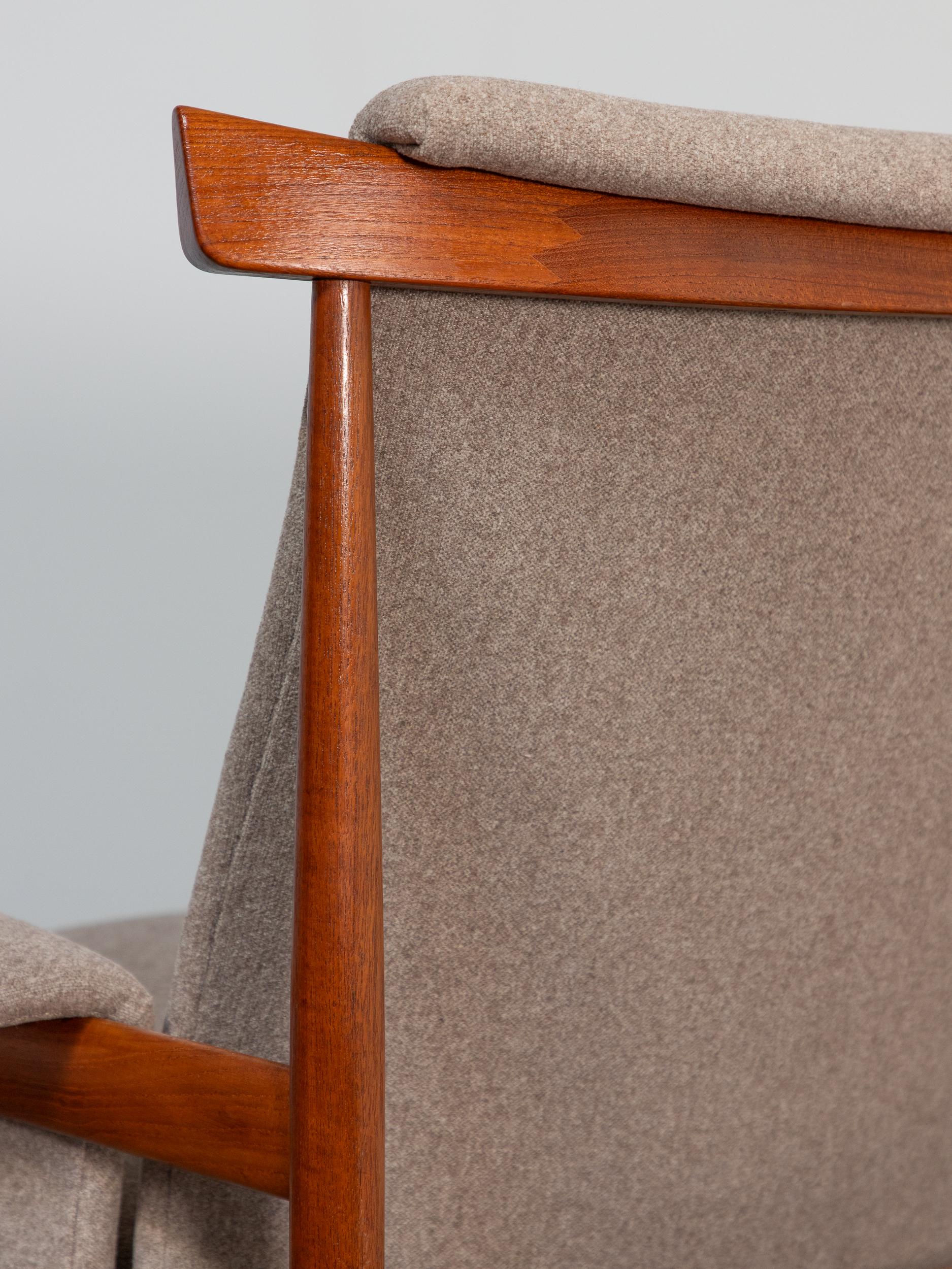 Finn Juhl Bwana Lounge Chair and Ottoman in Teak and Holland & Sherry Wool im Angebot 1