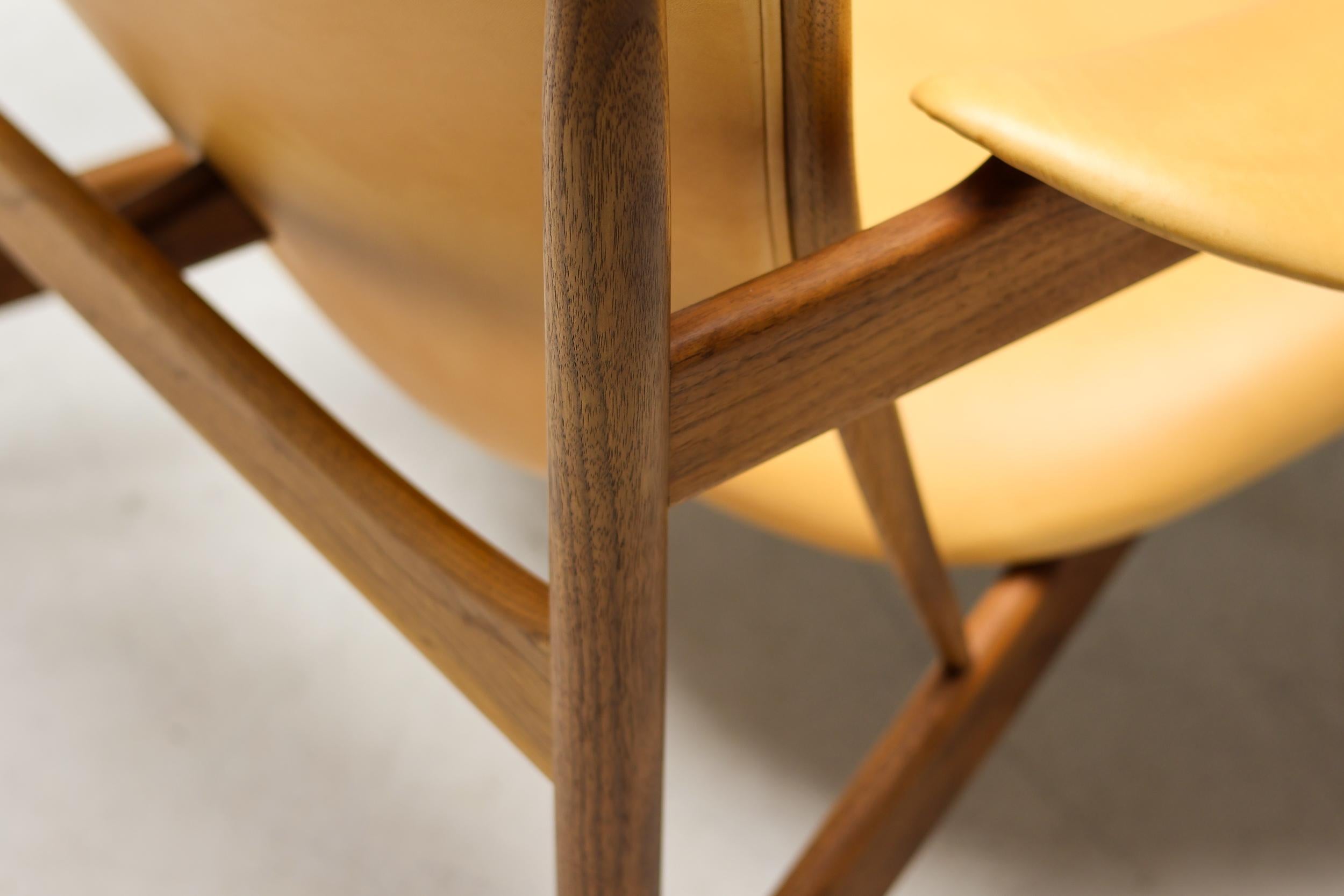 Finn Juhl Chieftain Armchair, Walnut and Vegetal Nature Leather 5