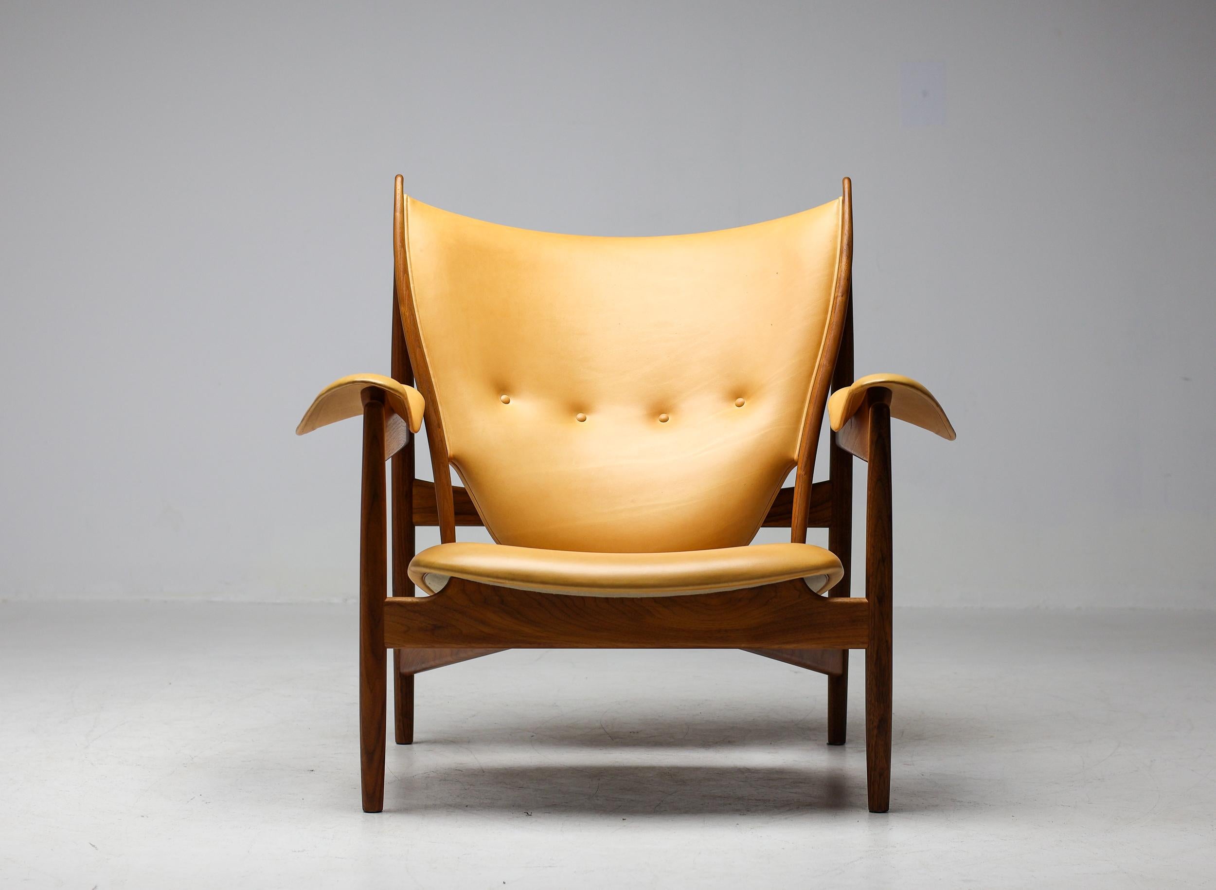 Finn Juhl Chieftain Armchair, Walnut and Vegetal Nature Leather 6