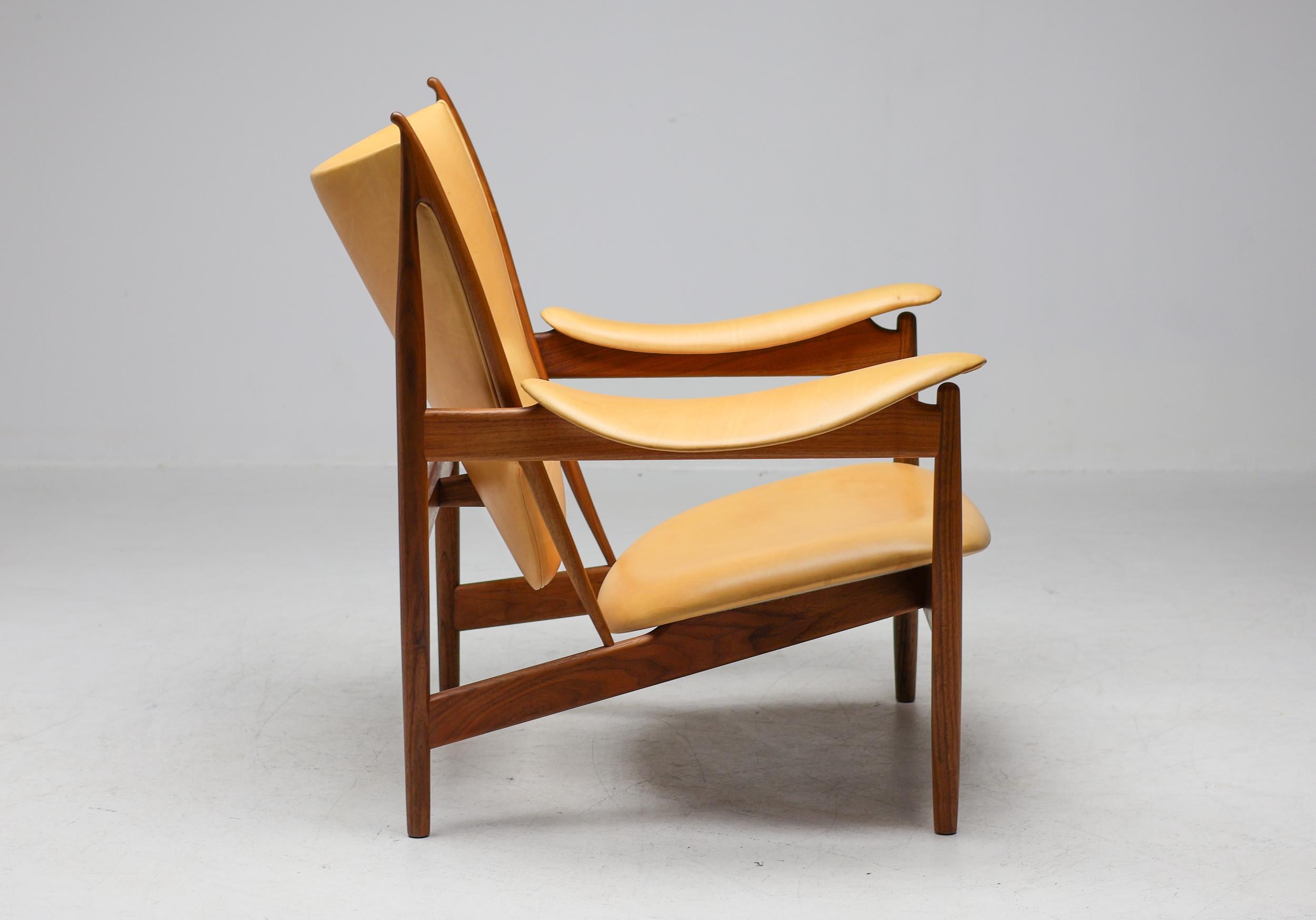 Finn Juhl Chieftain Armchair, Walnut and Vegetal Nature Leather 8