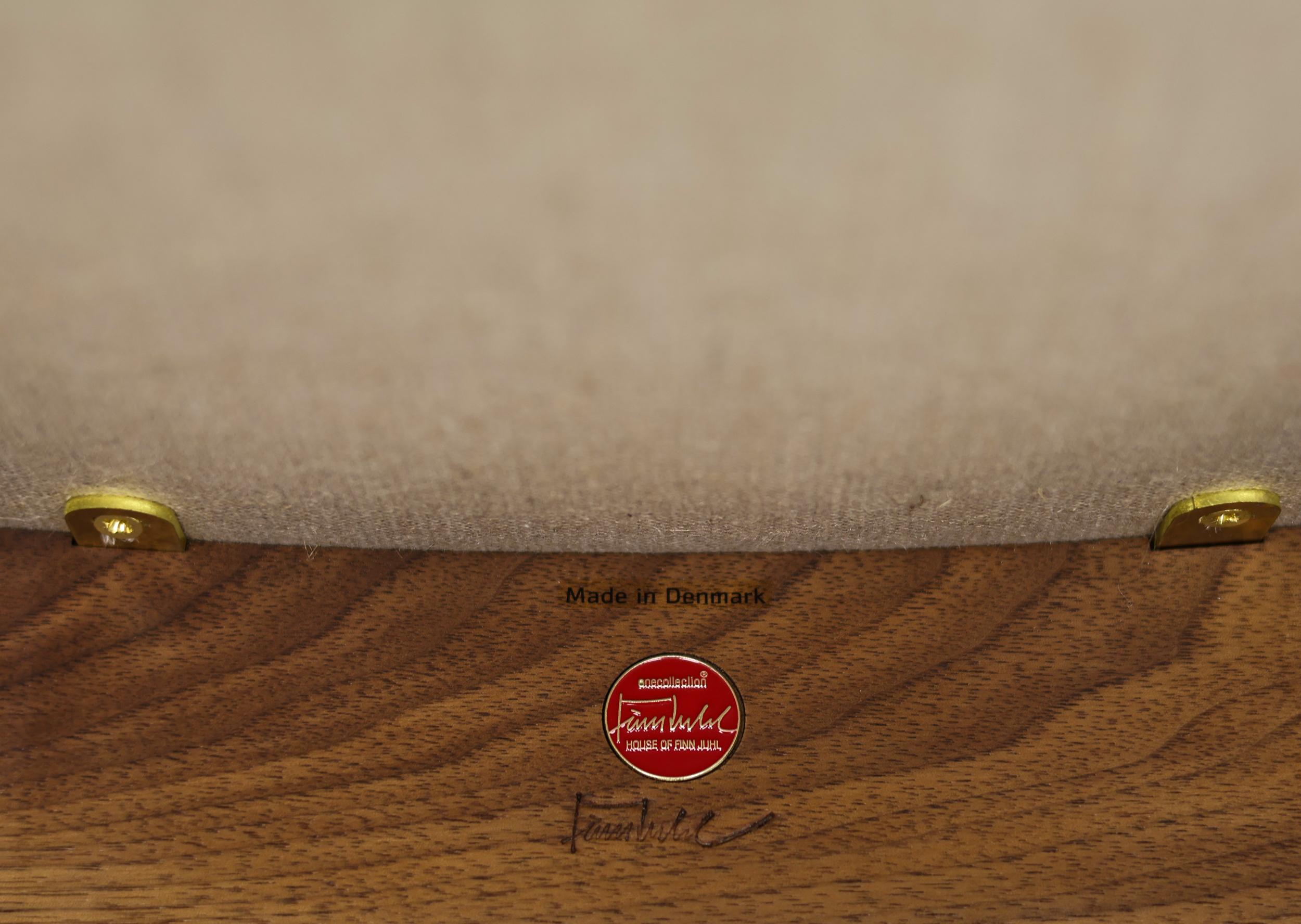 Finn Juhl Chieftain Armchair, Walnut and Vegetal Nature Leather 11