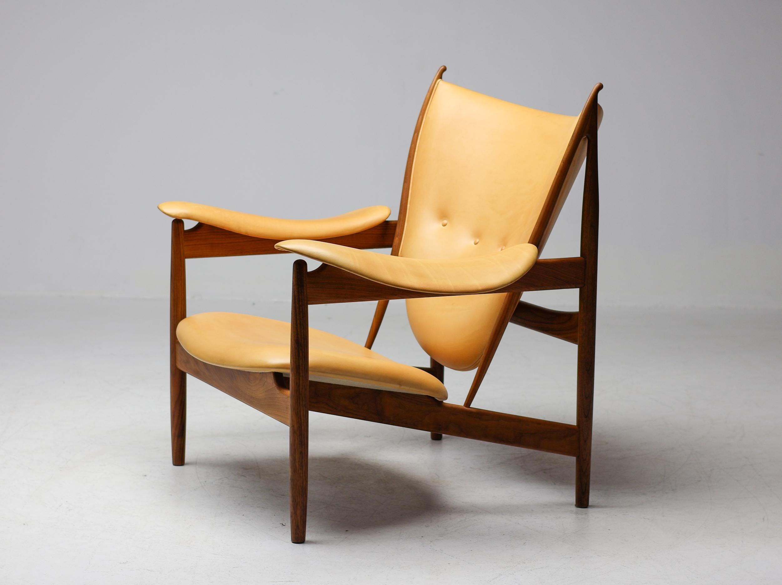 Scandinavian Modern Finn Juhl Chieftain Armchair, Walnut and Vegetal Nature Leather